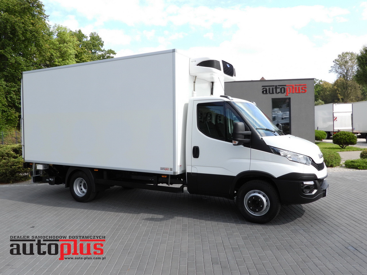 IVECO DAILY 70C17 REFRIGERATOR 1*C LIFT 10 PALLETS POWER SUPPLY 230V CRUISE CONTROL AIR CONDITIONING PNEUMATICS AUTOMATIC TRANSMISSION HI-MATIC TWIN WHEELS 170HP - Koelwagen vrachtwagen: afbeelding 1 IVECO DAILY 70C17 REFRIGERATOR 1*C LIFT 10 PALLETS POWER SUPPLY 230V CRUISE CONTROL AIR CONDITIONING PNEUMATICS AUTOMATIC TRANSMISSION HI-MATIC TWIN WHEELS 170HP - Koelwagen vrachtwagen: afbeelding 1