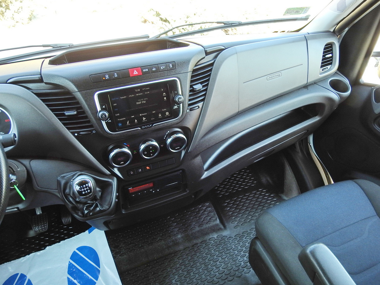 Bestelwagen gesloten laadbak IVECO DAILY 70C18 BOX LIFT 14 PALLETS WEBASTO CRUISE CONTROL NAVIGATION LED LIGHTS TWIN WHEELS AIR CONDITIONING  180HP: afbeelding 37