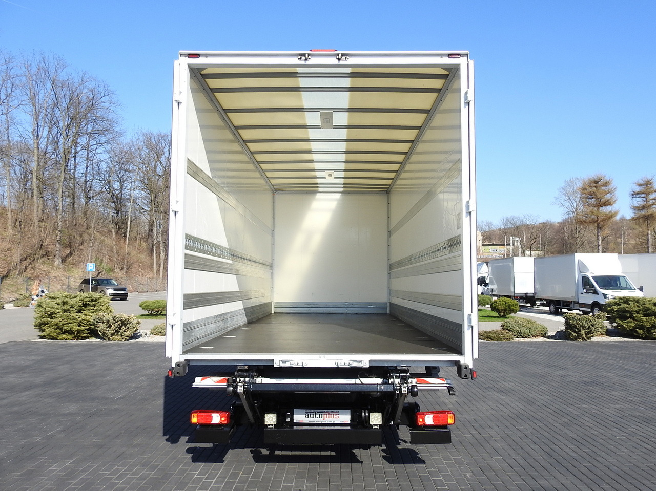 Bestelwagen gesloten laadbak IVECO DAILY 70C18 BOX LIFT 14 PALLETS WEBASTO CRUISE CONTROL NAVIGATION LED LIGHTS TWIN WHEELS AIR CONDITIONING  180HP: afbeelding 11