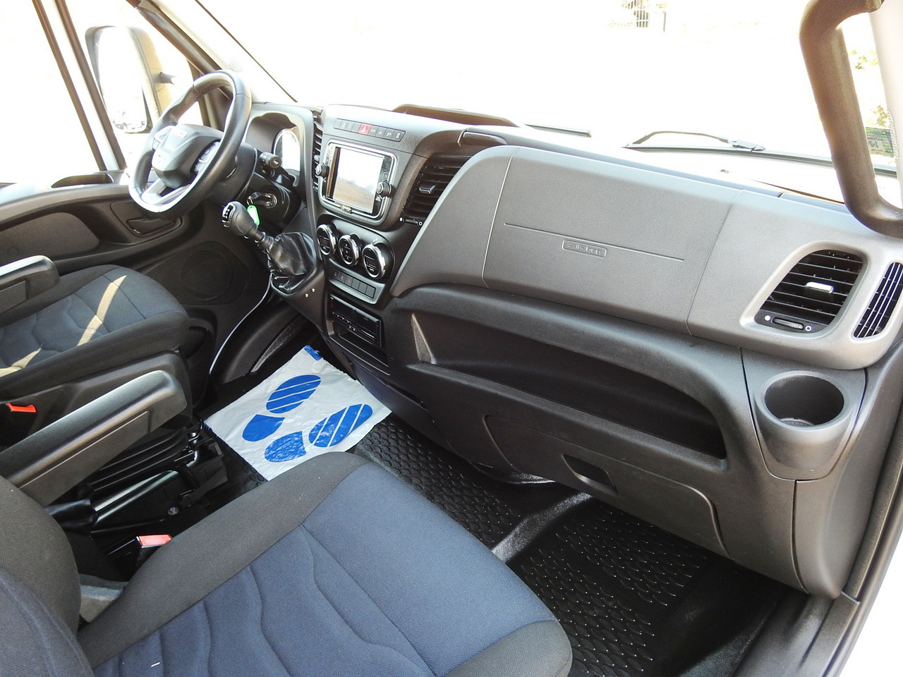Bestelwagen gesloten laadbak IVECO DAILY 70C18 BOX LIFT 14 PALLETS WEBASTO CRUISE CONTROL NAVIGATION LED LIGHTS TWIN WHEELS AIR CONDITIONING  180HP: afbeelding 43