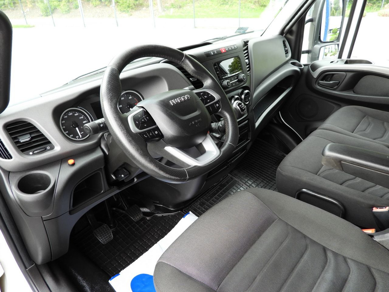 IVECO DAILY 72C18 TARPAULIN LIFT 14 PALLETS WEBASTO CRUISE CONTROL LED LIGHTS TWIN WHEELS AIR CONDITIONING 180HP - Schuifzeilen vrachtwagen: afbeelding 2 IVECO DAILY 72C18 TARPAULIN LIFT 14 PALLETS WEBASTO CRUISE CONTROL LED LIGHTS TWIN WHEELS AIR CONDITIONING 180HP - Schuifzeilen vrachtwagen: afbeelding 2