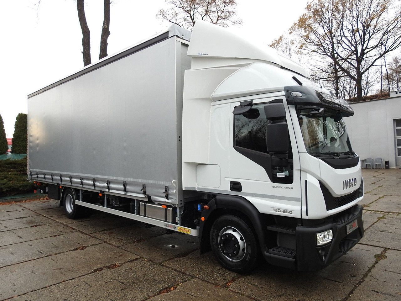 Iveco EUROCARGO 120-250 PRITSCHE PLANE 18 PALETTEN A/C - Schuifzeilen vrachtwagen: afbeelding 4 Iveco EUROCARGO 120-250 PRITSCHE PLANE 18 PALETTEN A/C - Schuifzeilen vrachtwagen: afbeelding 4