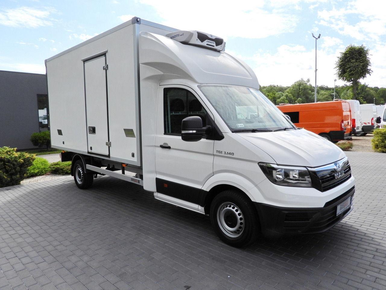 MAN TGE 3.140 REGRIGERATOR BOX -1*C 8 PALLETS HEATING FUNCTION CRUISE CONTROL PNEUMATICS AIR CONDITIONING 140HP - Koelwagen: afbeelding 4 MAN TGE 3.140 REGRIGERATOR BOX -1*C 8 PALLETS HEATING FUNCTION CRUISE CONTROL PNEUMATICS AIR CONDITIONING 140HP - Koelwagen: afbeelding 4