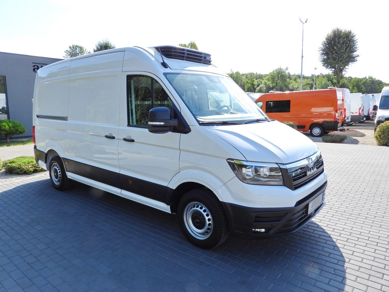 MAN TGE REFRIGERATOR VAN -5*C POWER SUPPLY 230V CRUISE CONTROL AUTOMATIC TRANSMISSION AIR CONDITIONING 180HP - Koelwagen: afbeelding 4 MAN TGE REFRIGERATOR VAN -5*C POWER SUPPLY 230V CRUISE CONTROL AUTOMATIC TRANSMISSION AIR CONDITIONING 180HP - Koelwagen: afbeelding 4