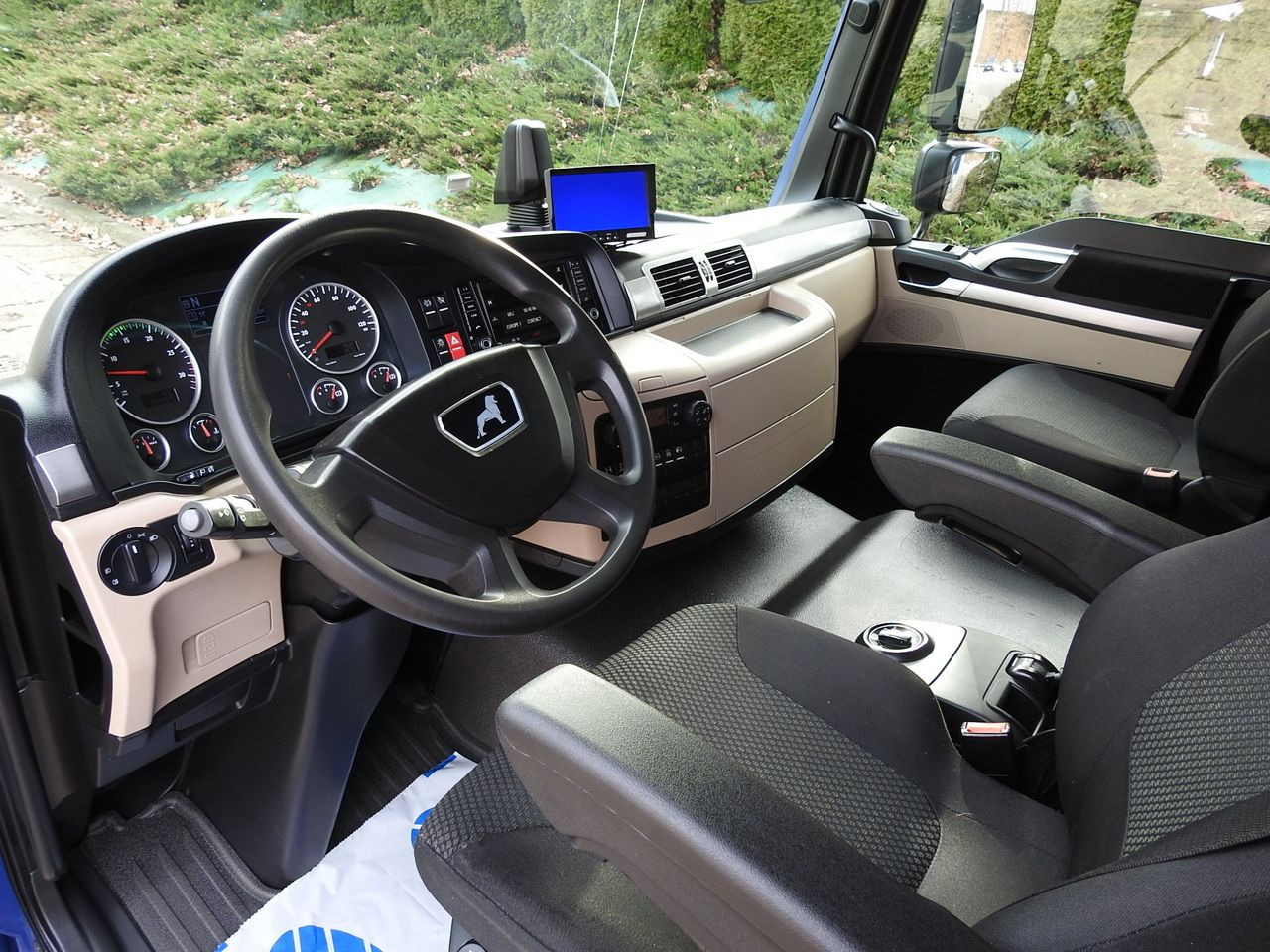 MAN TGL 12.220 BOX LIFT 18 PALLETS CRUISE CONTROLAIR CONDITIONING PNEUMATICS AUTOMATIC TWIN WHEELS 220HP - Bakwagen: afbeelding 2 MAN TGL 12.220 BOX LIFT 18 PALLETS CRUISE CONTROLAIR CONDITIONING PNEUMATICS AUTOMATIC TWIN WHEELS 220HP - Bakwagen: afbeelding 2