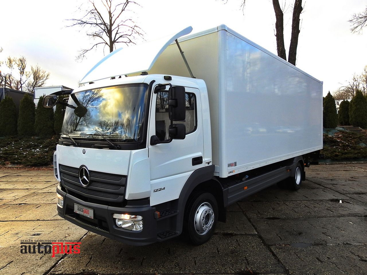 MERCEDES ATEGO 12.24 BOX LIFT 18 PALLETS CRUISE CONTROL AUTOMATIC TRANSMISSION TWIN WHEELS AIR CONDITIONING 240HP - Bakwagen: afbeelding 1 MERCEDES ATEGO 12.24 BOX LIFT 18 PALLETS CRUISE CONTROL AUTOMATIC TRANSMISSION TWIN WHEELS AIR CONDITIONING 240HP - Bakwagen: afbeelding 1