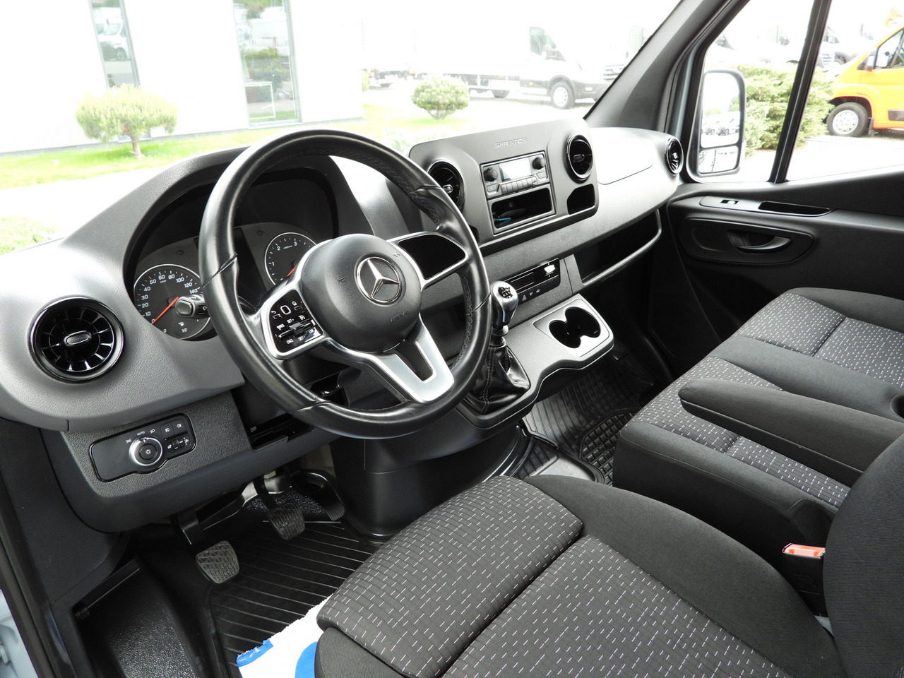 MERCEDES SPRINTER 315 STAKE BODY 8 PALLETS CRUISE CONTROL AIR CONDITIONING 150HP - Bestelwagen met open laadbak: afbeelding 2 MERCEDES SPRINTER 315 STAKE BODY 8 PALLETS CRUISE CONTROL AIR CONDITIONING 150HP - Bestelwagen met open laadbak: afbeelding 2