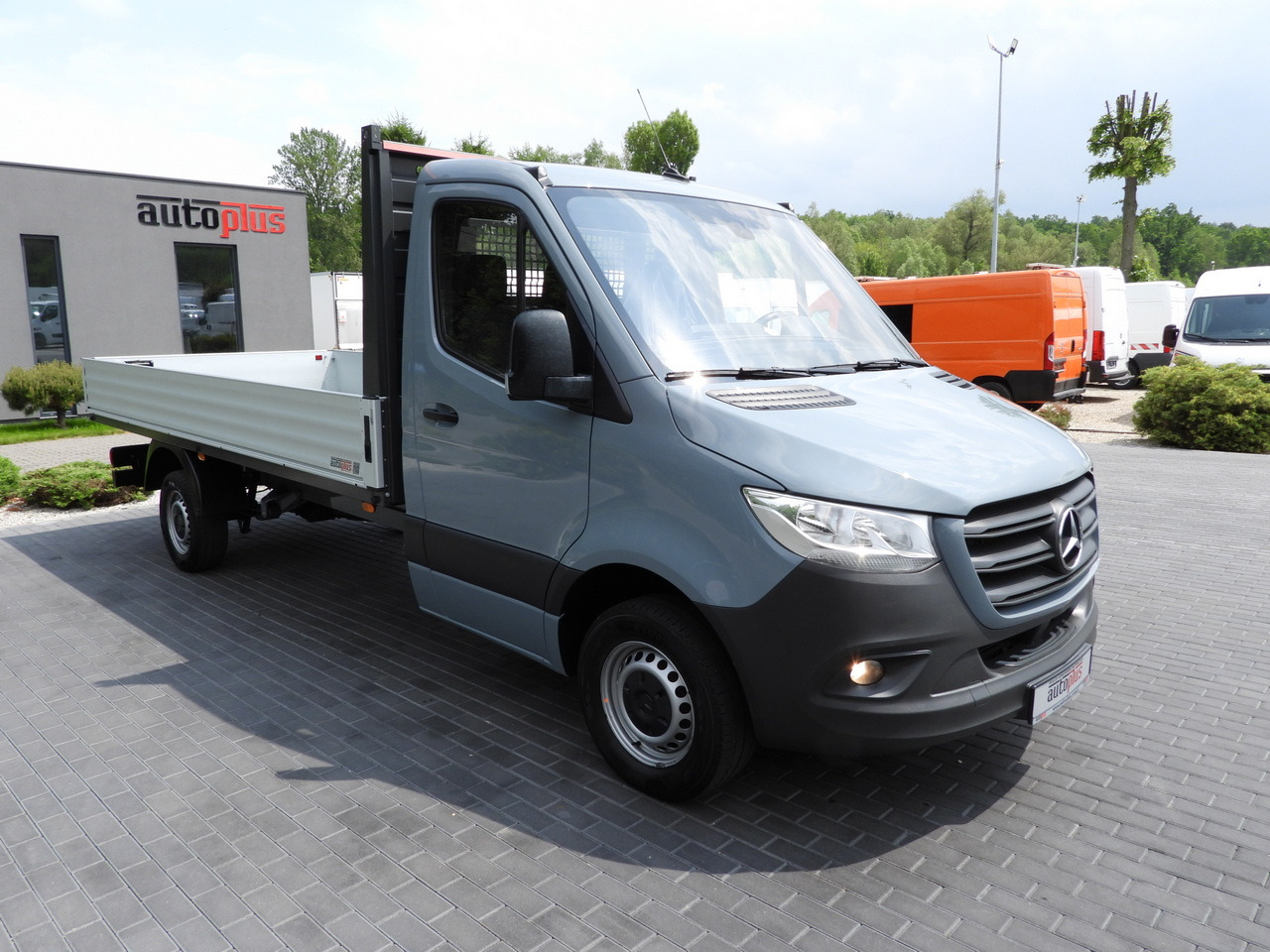 MERCEDES SPRINTER 315 STAKE BODY 8 PALLETS CRUISE CONTROL AIR CONDITIONING 150HP - Bestelwagen met open laadbak: afbeelding 4 MERCEDES SPRINTER 315 STAKE BODY 8 PALLETS CRUISE CONTROL AIR CONDITIONING 150HP - Bestelwagen met open laadbak: afbeelding 4
