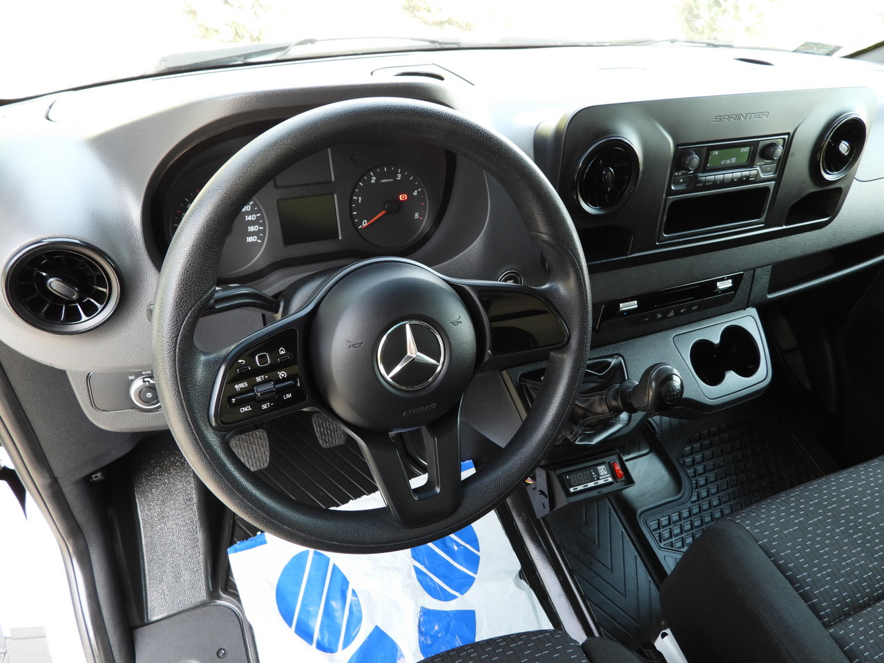 MERCEDES SPRINTER 316 REGRIGERATOR BOX 0*C LIFT 8 PALLETS CRUISE CONTROL PNEUMATICS AIR CONDITIONING 160HP - Koelwagen: afbeelding 2 MERCEDES SPRINTER 316 REGRIGERATOR BOX 0*C LIFT 8 PALLETS CRUISE CONTROL PNEUMATICS AIR CONDITIONING 160HP - Koelwagen: afbeelding 2