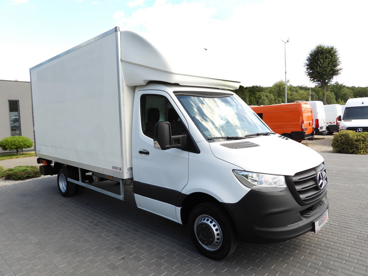 MERCEDES SPRINTER 514 BOX LIFT 8 PALLETS CRUISE CONTROL TWIN WHEELS AIR CONDITIONING 140HP - Bestelwagen gesloten laadbak: afbeelding 4 MERCEDES SPRINTER 514 BOX LIFT 8 PALLETS CRUISE CONTROL TWIN WHEELS AIR CONDITIONING 140HP - Bestelwagen gesloten laadbak: afbeelding 4