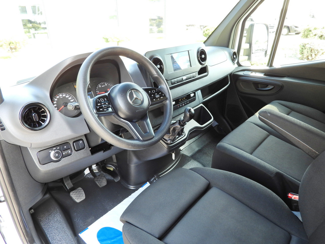 MERCEDES SPRINTER 514 BOX LIFT 8 PALLETS CRUISE CONTROL TWIN WHEELS AIR CONDITIONING 140HP - Bestelwagen gesloten laadbak: afbeelding 2 MERCEDES SPRINTER 514 BOX LIFT 8 PALLETS CRUISE CONTROL TWIN WHEELS AIR CONDITIONING 140HP - Bestelwagen gesloten laadbak: afbeelding 2