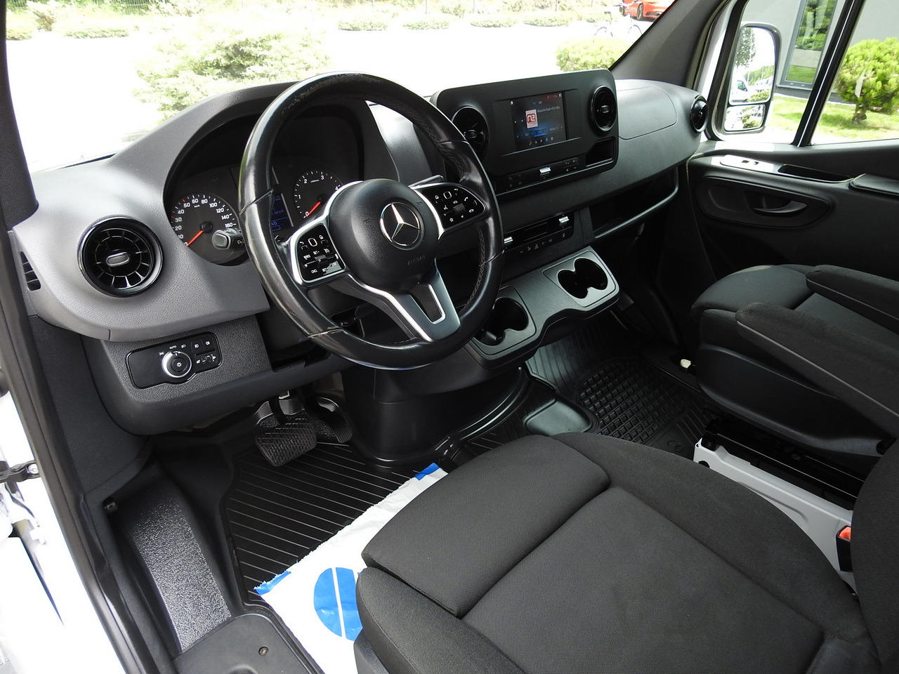MERCEDES SPRINTER BOX DELIVERY VAN 5 SEATS CRUISE CONTROL NAVIGATION AIR CONDITIONING AUTOMATIC TRANSMISSION 160HP - Gesloten bestelwagen: afbeelding 2 MERCEDES SPRINTER BOX DELIVERY VAN 5 SEATS CRUISE CONTROL NAVIGATION AIR CONDITIONING AUTOMATIC TRANSMISSION 160HP - Gesloten bestelwagen: afbeelding 2