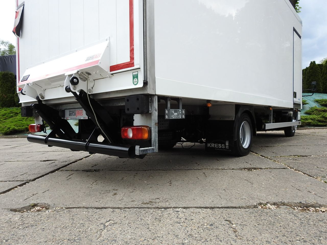 Koelwagen vrachtwagen MITSUBISHI CANTER FUSO 7C15 REGRIGERATOR BOX -4*C LIFT POWER SUPPLY 230V AIR CONDITIONING AUTOMATIC TRANSMISSION 150HP: afbeelding 27 Koelwagen vrachtwagen MITSUBISHI CANTER FUSO 7C15 REGRIGERATOR BOX -4*C LIFT POWER SUPPLY 230V AIR CONDITIONING AUTOMATIC TRANSMISSION 150HP: afbeelding 27