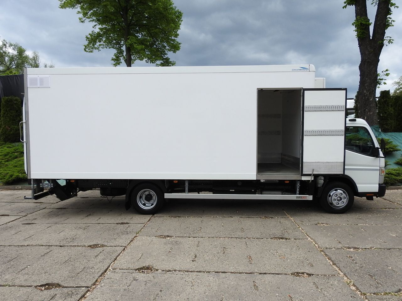 Koelwagen vrachtwagen MITSUBISHI CANTER FUSO 7C15 REGRIGERATOR BOX -4*C LIFT POWER SUPPLY 230V AIR CONDITIONING AUTOMATIC TRANSMISSION 150HP: afbeelding 22 Koelwagen vrachtwagen MITSUBISHI CANTER FUSO 7C15 REGRIGERATOR BOX -4*C LIFT POWER SUPPLY 230V AIR CONDITIONING AUTOMATIC TRANSMISSION 150HP: afbeelding 22