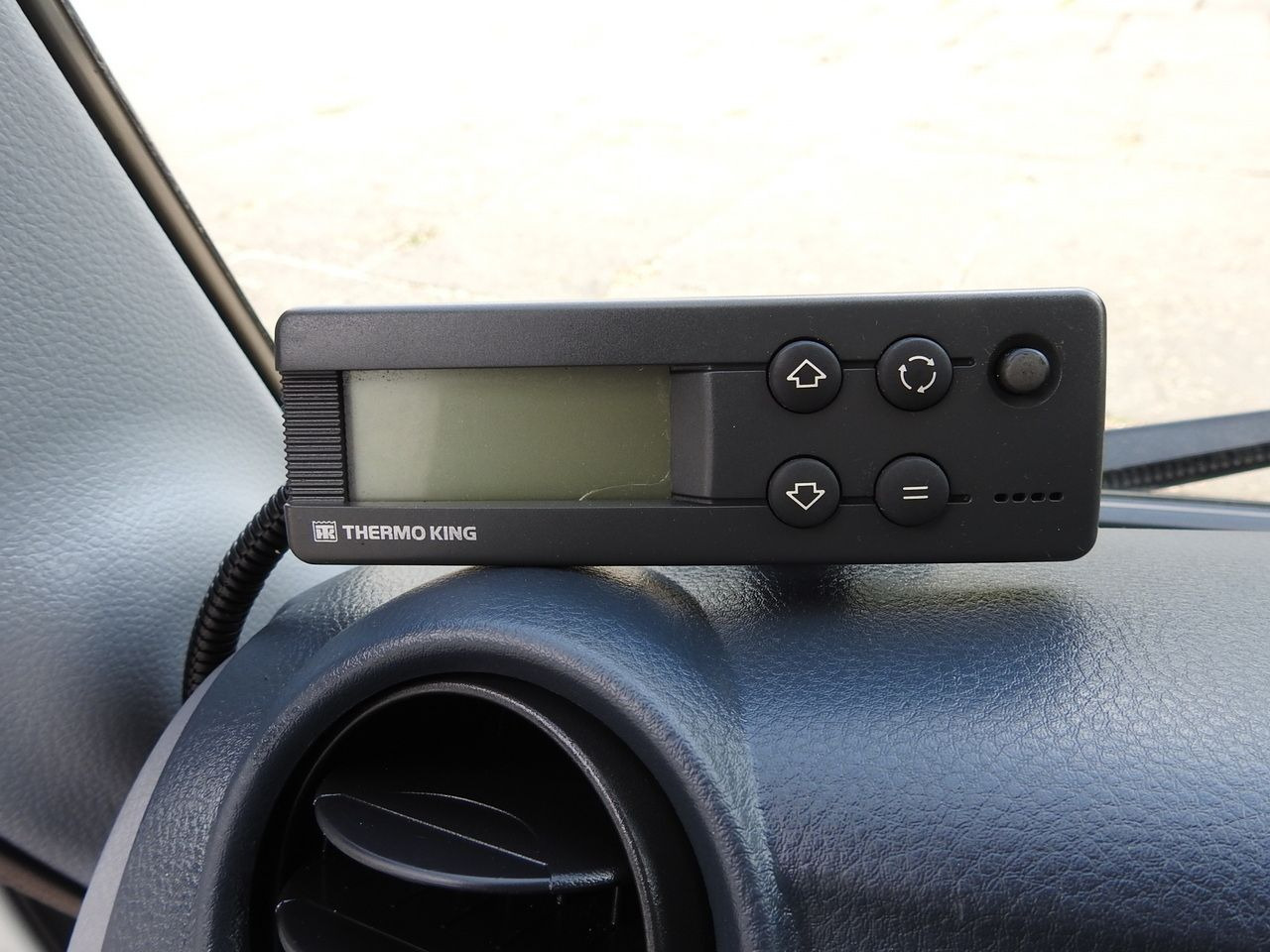 Koelwagen vrachtwagen MITSUBISHI CANTER FUSO 7C15 REGRIGERATOR BOX -4*C LIFT POWER SUPPLY 230V AIR CONDITIONING AUTOMATIC TRANSMISSION 150HP: afbeelding 38 Koelwagen vrachtwagen MITSUBISHI CANTER FUSO 7C15 REGRIGERATOR BOX -4*C LIFT POWER SUPPLY 230V AIR CONDITIONING AUTOMATIC TRANSMISSION 150HP: afbeelding 38