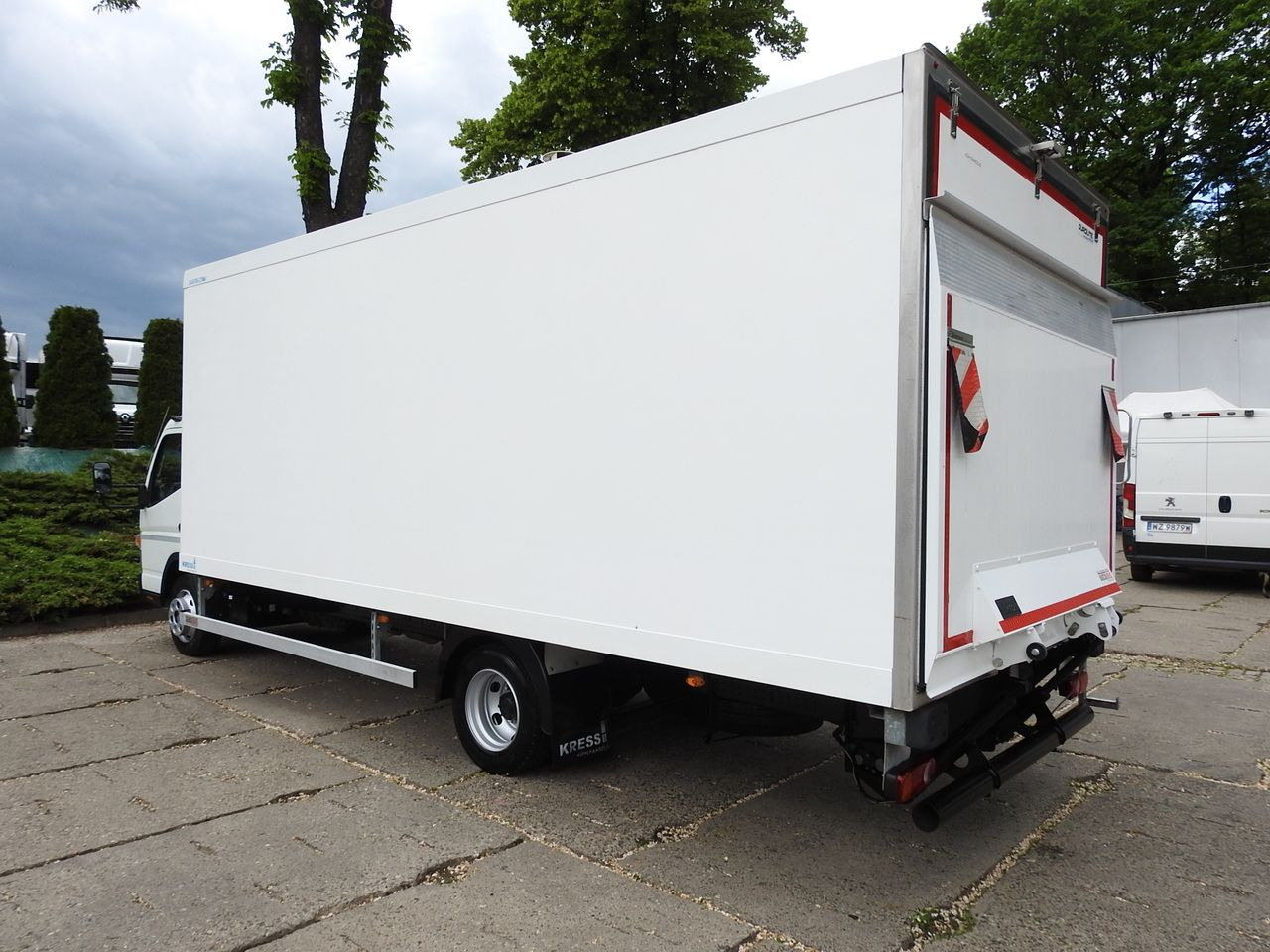 Koelwagen vrachtwagen MITSUBISHI CANTER FUSO 7C15 REGRIGERATOR BOX -4*C LIFT POWER SUPPLY 230V AIR CONDITIONING AUTOMATIC TRANSMISSION 150HP: afbeelding 9 Koelwagen vrachtwagen MITSUBISHI CANTER FUSO 7C15 REGRIGERATOR BOX -4*C LIFT POWER SUPPLY 230V AIR CONDITIONING AUTOMATIC TRANSMISSION 150HP: afbeelding 9