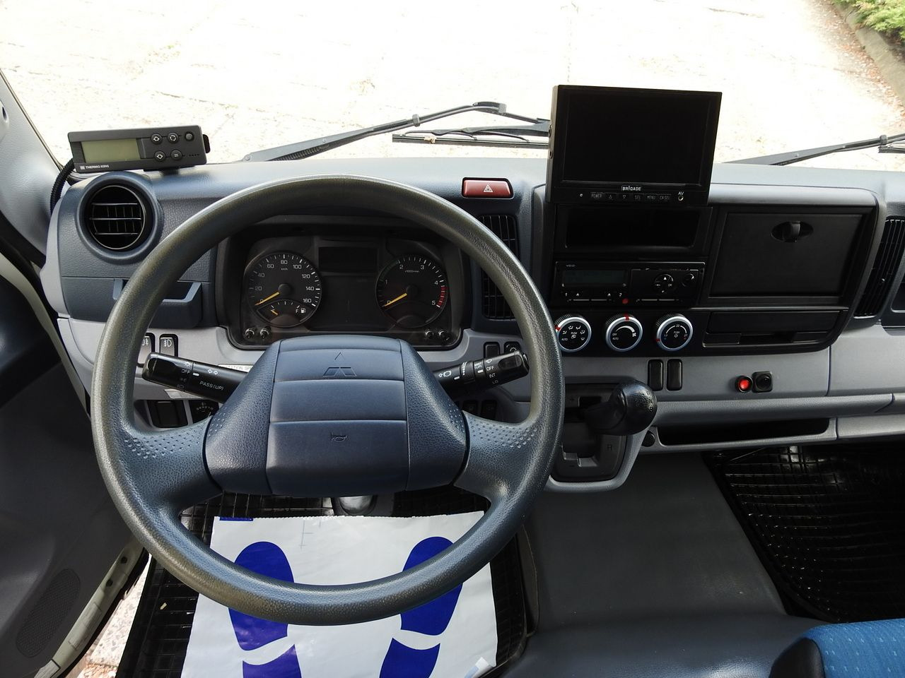 Koelwagen vrachtwagen MITSUBISHI CANTER FUSO 7C15 REGRIGERATOR BOX -4*C LIFT POWER SUPPLY 230V AIR CONDITIONING AUTOMATIC TRANSMISSION 150HP: afbeelding 35 Koelwagen vrachtwagen MITSUBISHI CANTER FUSO 7C15 REGRIGERATOR BOX -4*C LIFT POWER SUPPLY 230V AIR CONDITIONING AUTOMATIC TRANSMISSION 150HP: afbeelding 35