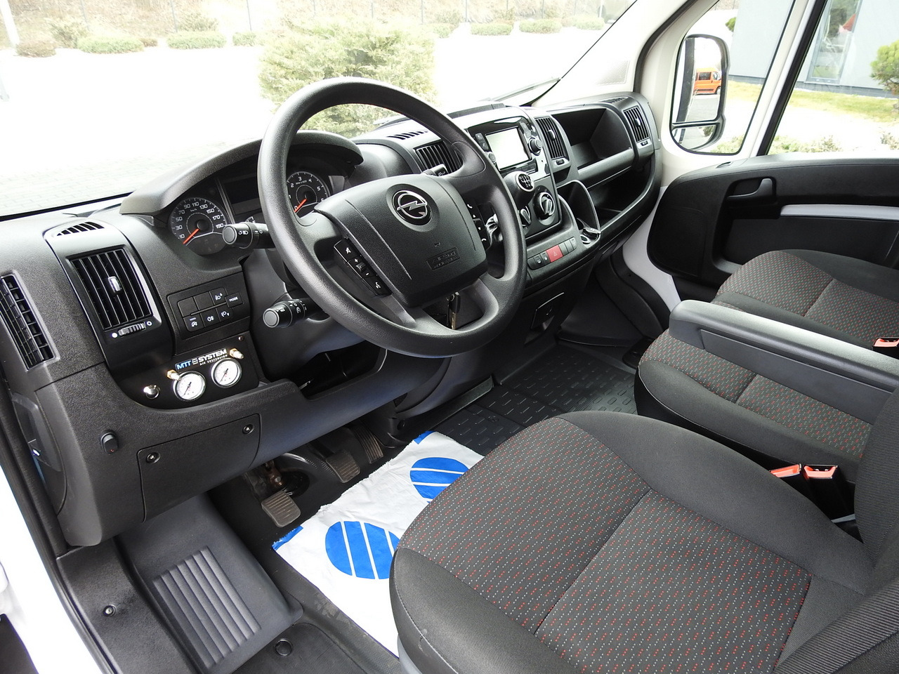 OPEL MOVANO TARPAULIN 10 PALLETS WEBASTO CRUISE CONTROL PNEUMATICS AIR CONDITIONING 165HP - Huifzeil bedrijfswagen: afbeelding 2 OPEL MOVANO TARPAULIN 10 PALLETS WEBASTO CRUISE CONTROL PNEUMATICS AIR CONDITIONING 165HP - Huifzeil bedrijfswagen: afbeelding 2