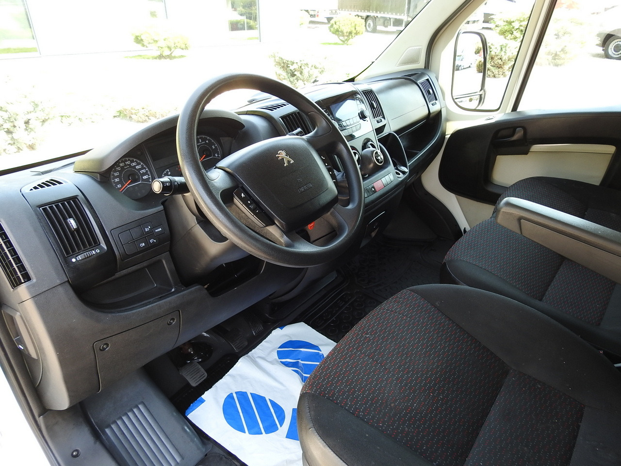 PEUGEOT BOXER BOX DELIVERY VAN 7 SEATS 110HP - Gesloten bestelwagen: afbeelding 2 PEUGEOT BOXER BOX DELIVERY VAN 7 SEATS 110HP - Gesloten bestelwagen: afbeelding 2