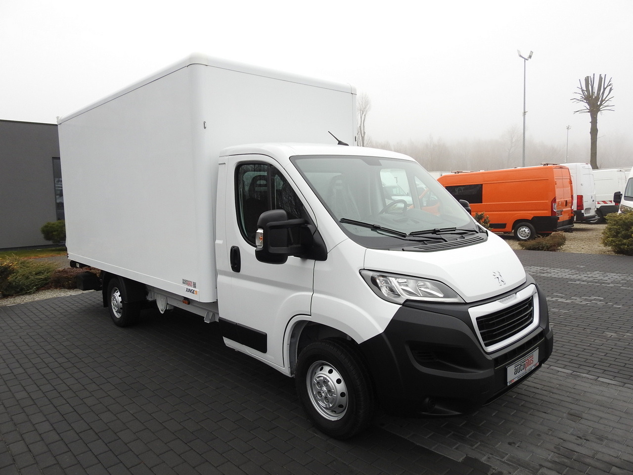 PEUGEOT BOXER BOX LIFT 8 PALLETS CRUISE CONTROL AIR CONDITIONING 140HP - Bestelwagen gesloten laadbak: afbeelding 4 PEUGEOT BOXER BOX LIFT 8 PALLETS CRUISE CONTROL AIR CONDITIONING 140HP - Bestelwagen gesloten laadbak: afbeelding 4