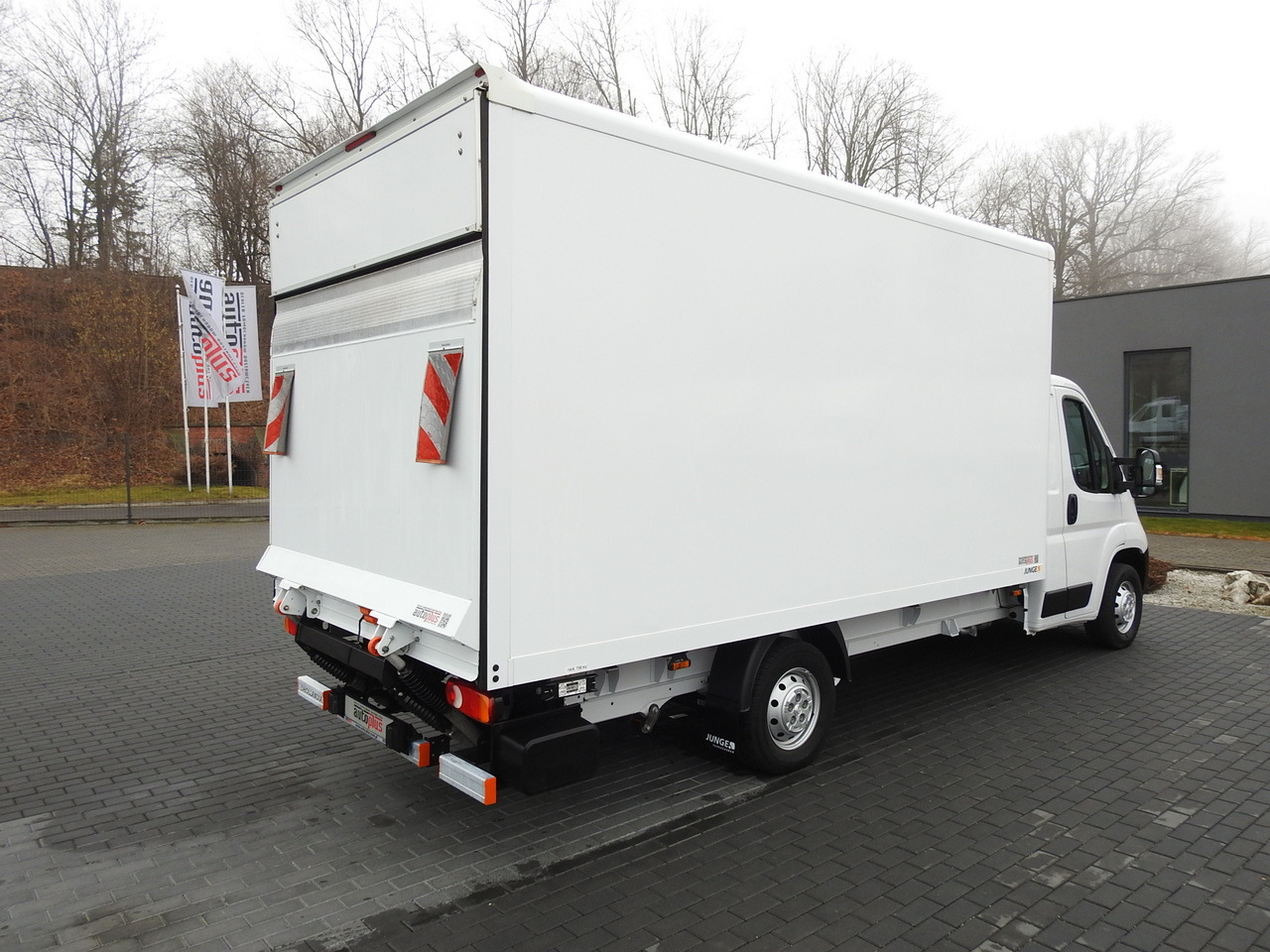 PEUGEOT BOXER BOX LIFT 8 PALLETS CRUISE CONTROL AIR CONDITIONING 140HP - Bestelwagen gesloten laadbak: afbeelding 3 PEUGEOT BOXER BOX LIFT 8 PALLETS CRUISE CONTROL AIR CONDITIONING 140HP - Bestelwagen gesloten laadbak: afbeelding 3