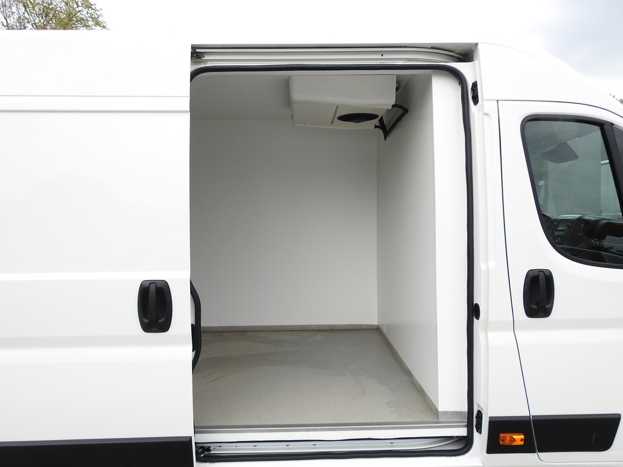 Koelwagen PEUGEOT BOXER REFRIGERATOR VAN 0*C CRUISE CONTROL NAVIGATION AIR CONDITIONING  135HP: afbeelding 20 Koelwagen PEUGEOT BOXER REFRIGERATOR VAN 0*C CRUISE CONTROL NAVIGATION AIR CONDITIONING  135HP: afbeelding 20