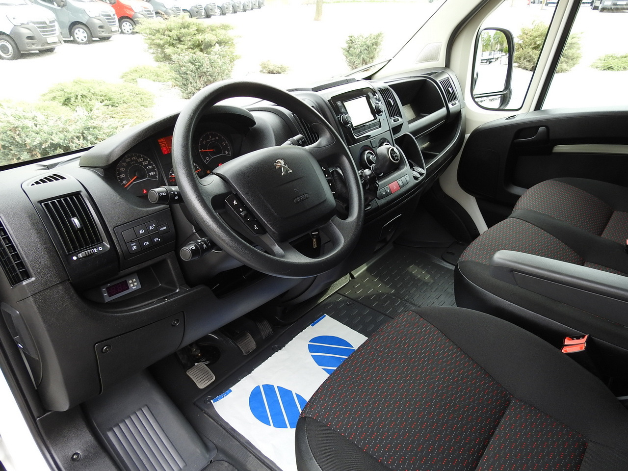 PEUGEOT BOXER REFRIGERATOR VAN 0*C CRUISE CONTROL NAVIGATION AIR CONDITIONING  135HP - Koelwagen: afbeelding 2 PEUGEOT BOXER REFRIGERATOR VAN 0*C CRUISE CONTROL NAVIGATION AIR CONDITIONING  135HP - Koelwagen: afbeelding 2