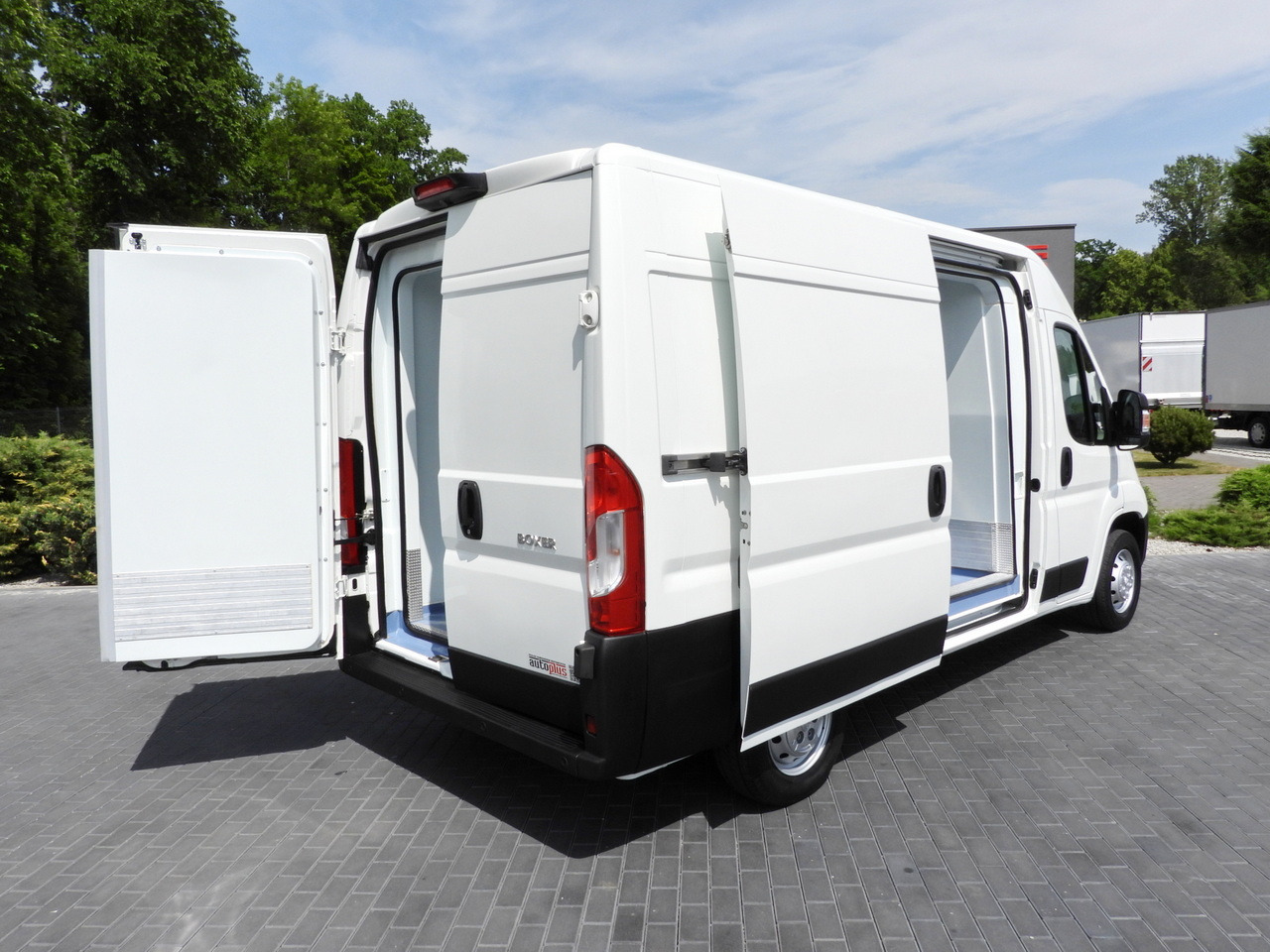PEUGEOT BOXER  REFRIGERATOR VAN -10*C CRUISE CONTROL AIR CONDITIONING  130HP - Koelwagen: afbeelding 3 PEUGEOT BOXER  REFRIGERATOR VAN -10*C CRUISE CONTROL AIR CONDITIONING  130HP - Koelwagen: afbeelding 3