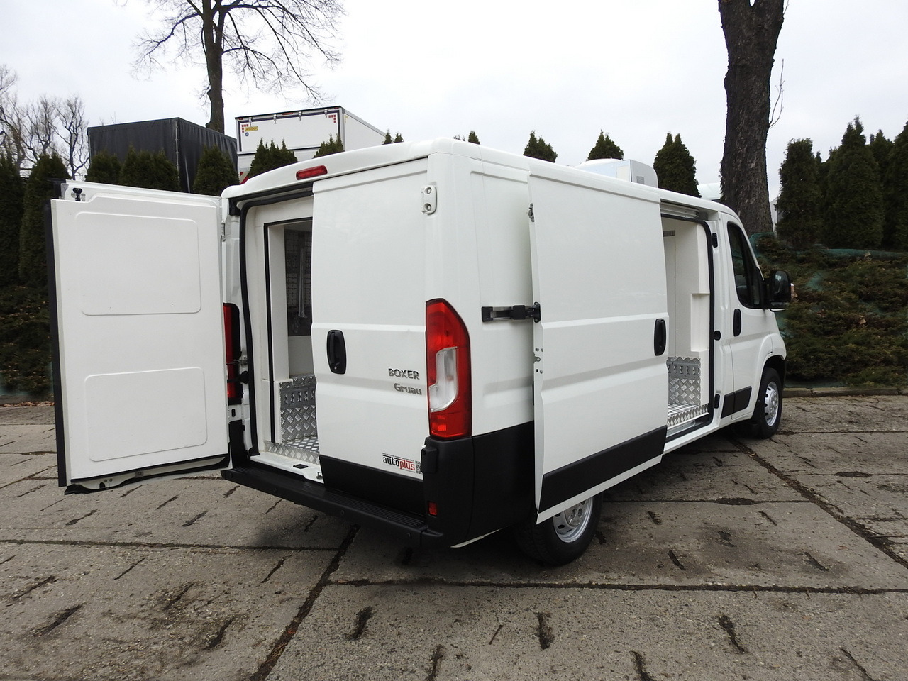 PEUGEOT BOXER REFRIGERATOR VAN -5*C TWO COMPARTMENTS CRUISE CONTROL AIR CONDITIONING  120HP - Koelwagen: afbeelding 3 PEUGEOT BOXER REFRIGERATOR VAN -5*C TWO COMPARTMENTS CRUISE CONTROL AIR CONDITIONING  120HP - Koelwagen: afbeelding 3