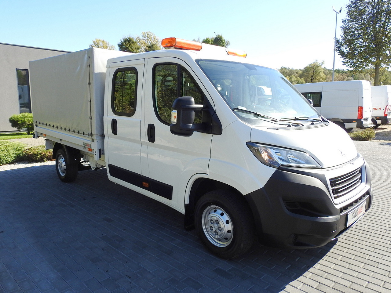 PEUGEOT BOXER STAKE BODY DOUBLE CABIN DOKA 7 SEATS AIR CONDITIONING 140HP - Bestelwagen met dubbele cabine: afbeelding 4 PEUGEOT BOXER STAKE BODY DOUBLE CABIN DOKA 7 SEATS AIR CONDITIONING 140HP - Bestelwagen met dubbele cabine: afbeelding 4