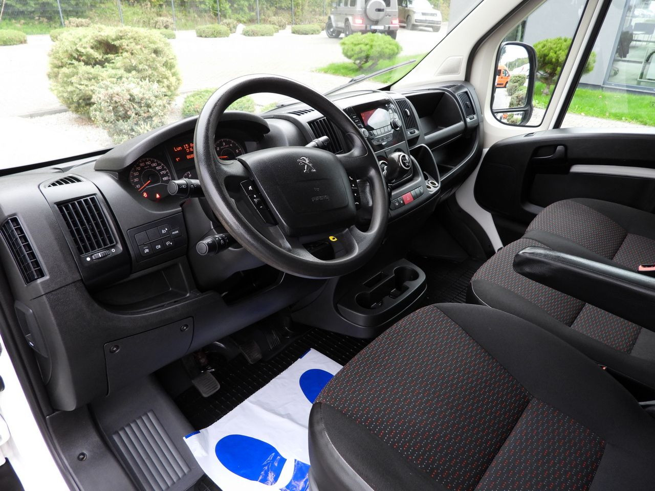 PEUGEOT BOXER STAKE BODY DOUBLE CABIN DOKA 7 SEATS CRUISE CONTROL AIR CONDITIONING 140HP - Bestelwagen met open laadbak: afbeelding 3 PEUGEOT BOXER STAKE BODY DOUBLE CABIN DOKA 7 SEATS CRUISE CONTROL AIR CONDITIONING 140HP - Bestelwagen met open laadbak: afbeelding 3