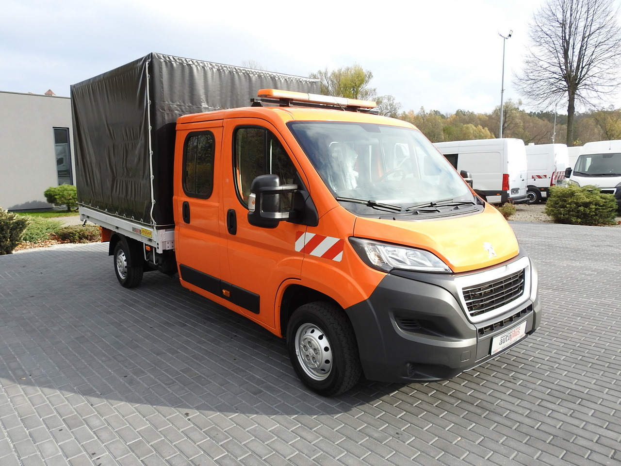 PEUGEOT BOXER STAKE BODY TARPAULIN DOUBLE CABIN DOKA 7 SEATS AIR CONDITIONING PNEUMATICS 140HP - Bestelwagen met open laadbak: afbeelding 4 PEUGEOT BOXER STAKE BODY TARPAULIN DOUBLE CABIN DOKA 7 SEATS AIR CONDITIONING PNEUMATICS 140HP - Bestelwagen met open laadbak: afbeelding 4