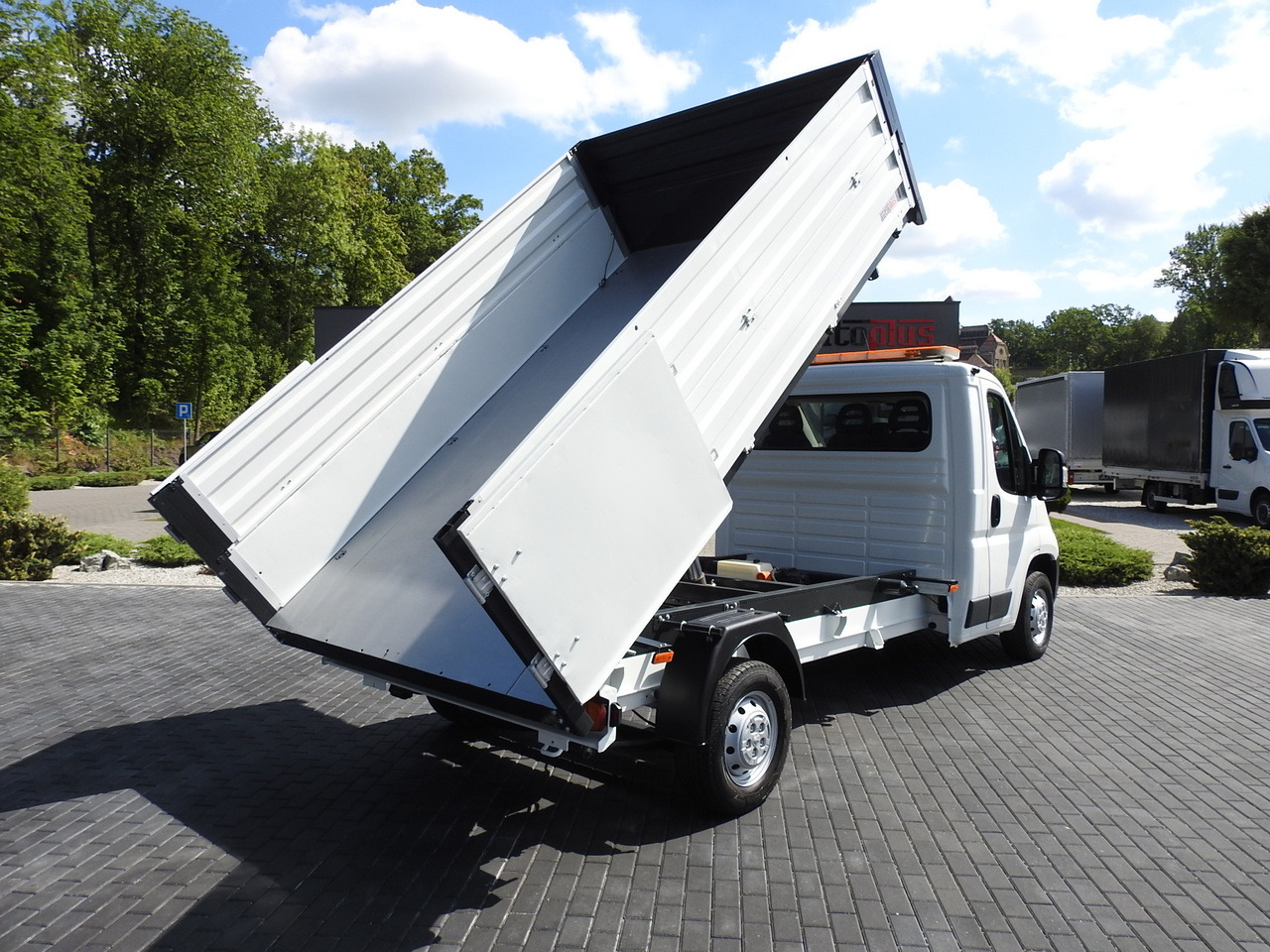 PEUGEOT BOXER THREE-WAY TIPPER AIR CONDITIONING 130HP - Kipper vrachtwagen: afbeelding 3 PEUGEOT BOXER THREE-WAY TIPPER AIR CONDITIONING 130HP - Kipper vrachtwagen: afbeelding 3