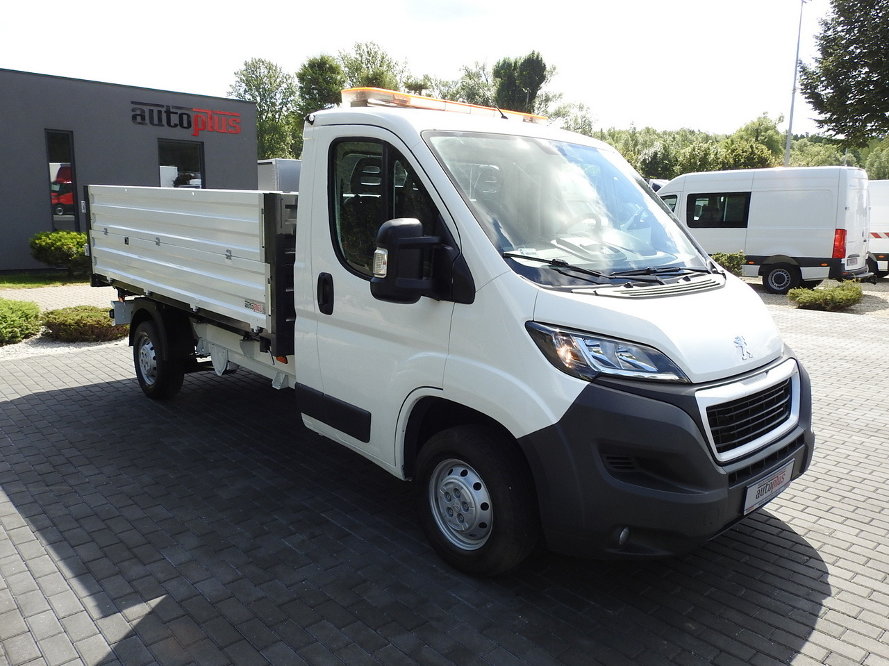 PEUGEOT BOXER THREE-WAY TIPPER AIR CONDITIONING 130HP - Kipper vrachtwagen: afbeelding 4 PEUGEOT BOXER THREE-WAY TIPPER AIR CONDITIONING 130HP - Kipper vrachtwagen: afbeelding 4