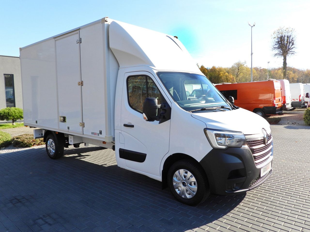 RENAULT MASTER BOX 8 PALLETS CRUISE CONTROL NAVIGATION LED LIGHTS AIR CONDITIONING 145HP - Bestelwagen gesloten laadbak: afbeelding 4 RENAULT MASTER BOX 8 PALLETS CRUISE CONTROL NAVIGATION LED LIGHTS AIR CONDITIONING 145HP - Bestelwagen gesloten laadbak: afbeelding 4