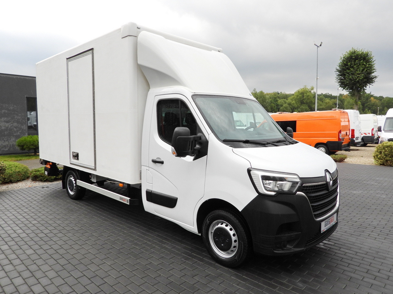 RENAULT MASTER BOX LIFT 8 PALLETS CRUISE CONTROL LED LIGHTS AIR CONDITIONING  145HP - Bestelwagen gesloten laadbak: afbeelding 4 RENAULT MASTER BOX LIFT 8 PALLETS CRUISE CONTROL LED LIGHTS AIR CONDITIONING  145HP - Bestelwagen gesloten laadbak: afbeelding 4
