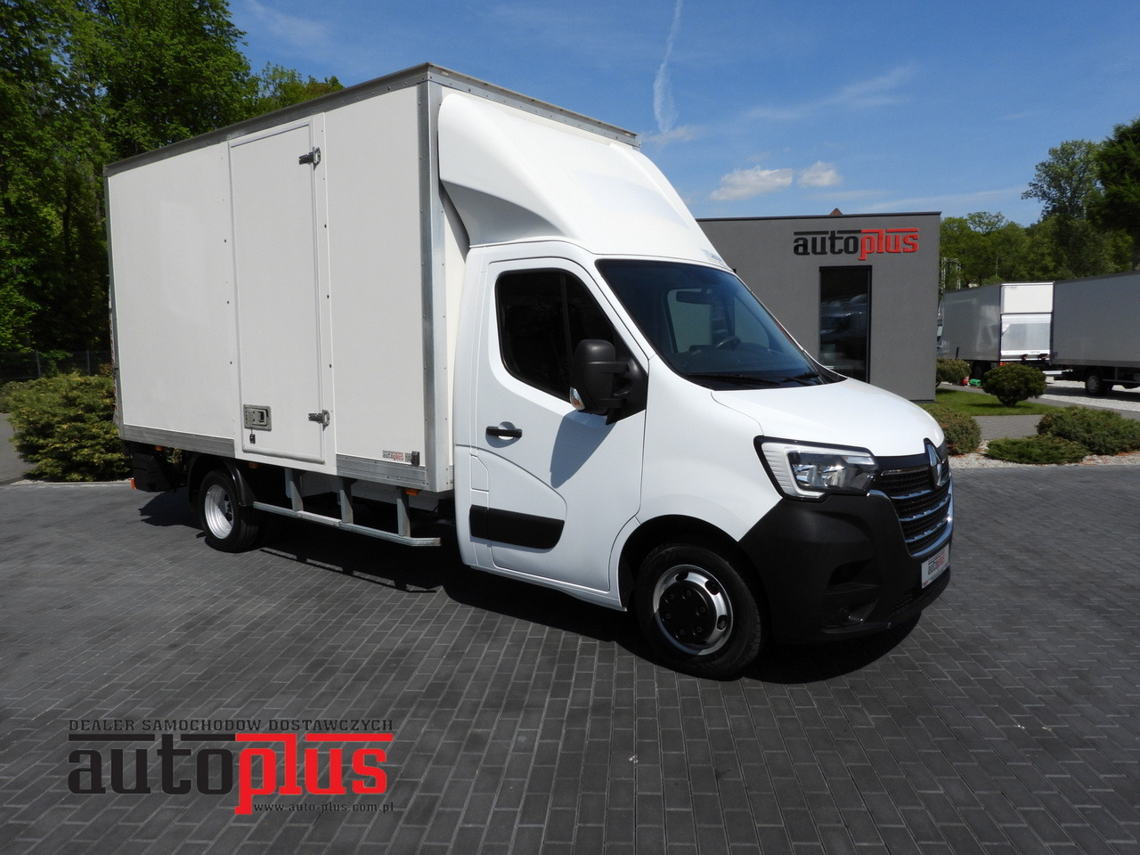 RENAULT MASTER BOX LIFT 8 PALLETS CRUISE CONTROL NAVIGATION LED LIGHTS TWIN WHEELS AIR CONDITIONING 145HP - Bestelwagen gesloten laadbak: afbeelding 1 RENAULT MASTER BOX LIFT 8 PALLETS CRUISE CONTROL NAVIGATION LED LIGHTS TWIN WHEELS AIR CONDITIONING 145HP - Bestelwagen gesloten laadbak: afbeelding 1