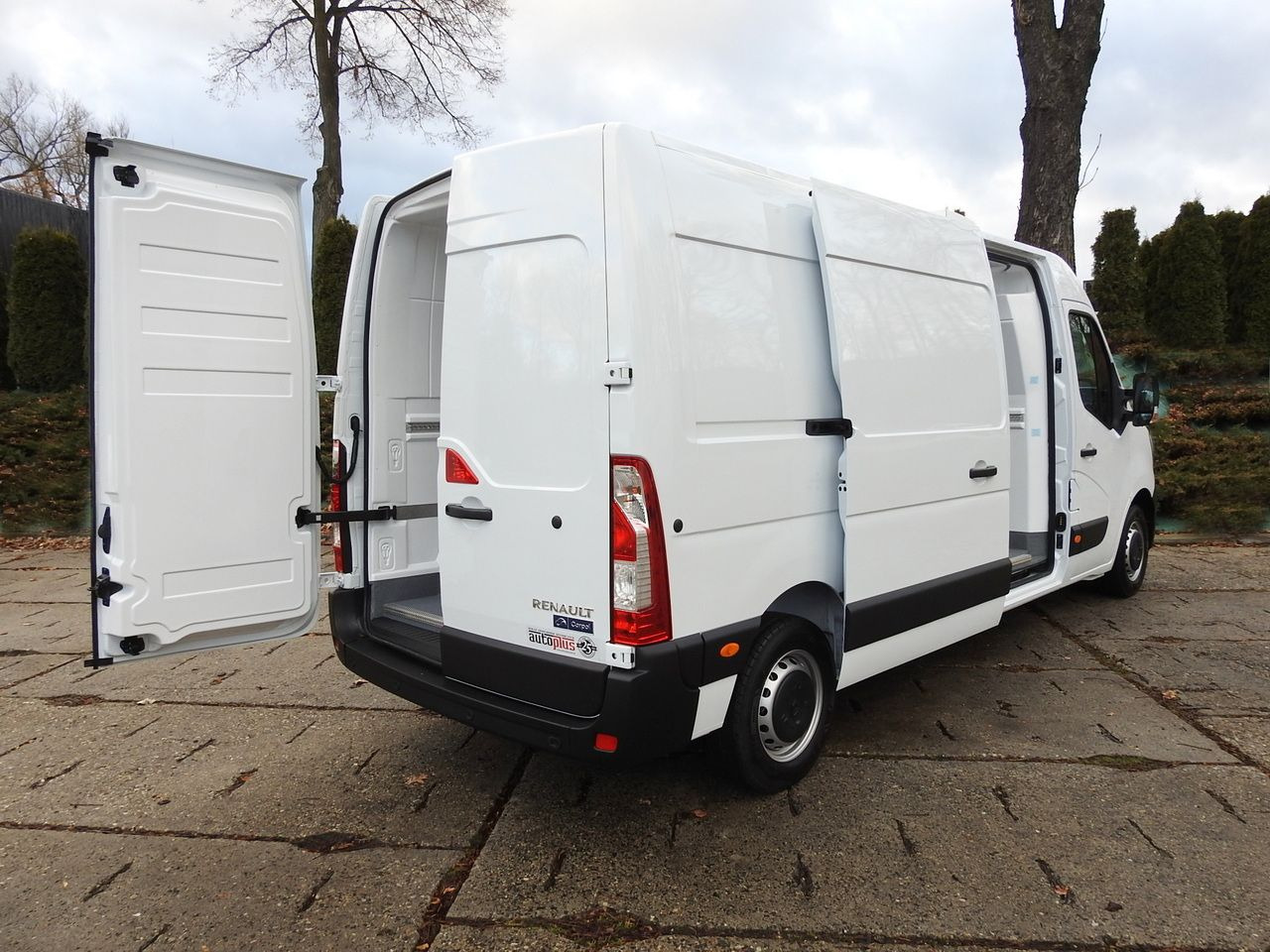 RENAULT MASTER NEW REFRIGERATOR VAN -10*C AIR CONDITIONING MANUFACTURERS 135HP - Koelwagen: afbeelding 3 RENAULT MASTER NEW REFRIGERATOR VAN -10*C AIR CONDITIONING MANUFACTURERS 135HP - Koelwagen: afbeelding 3