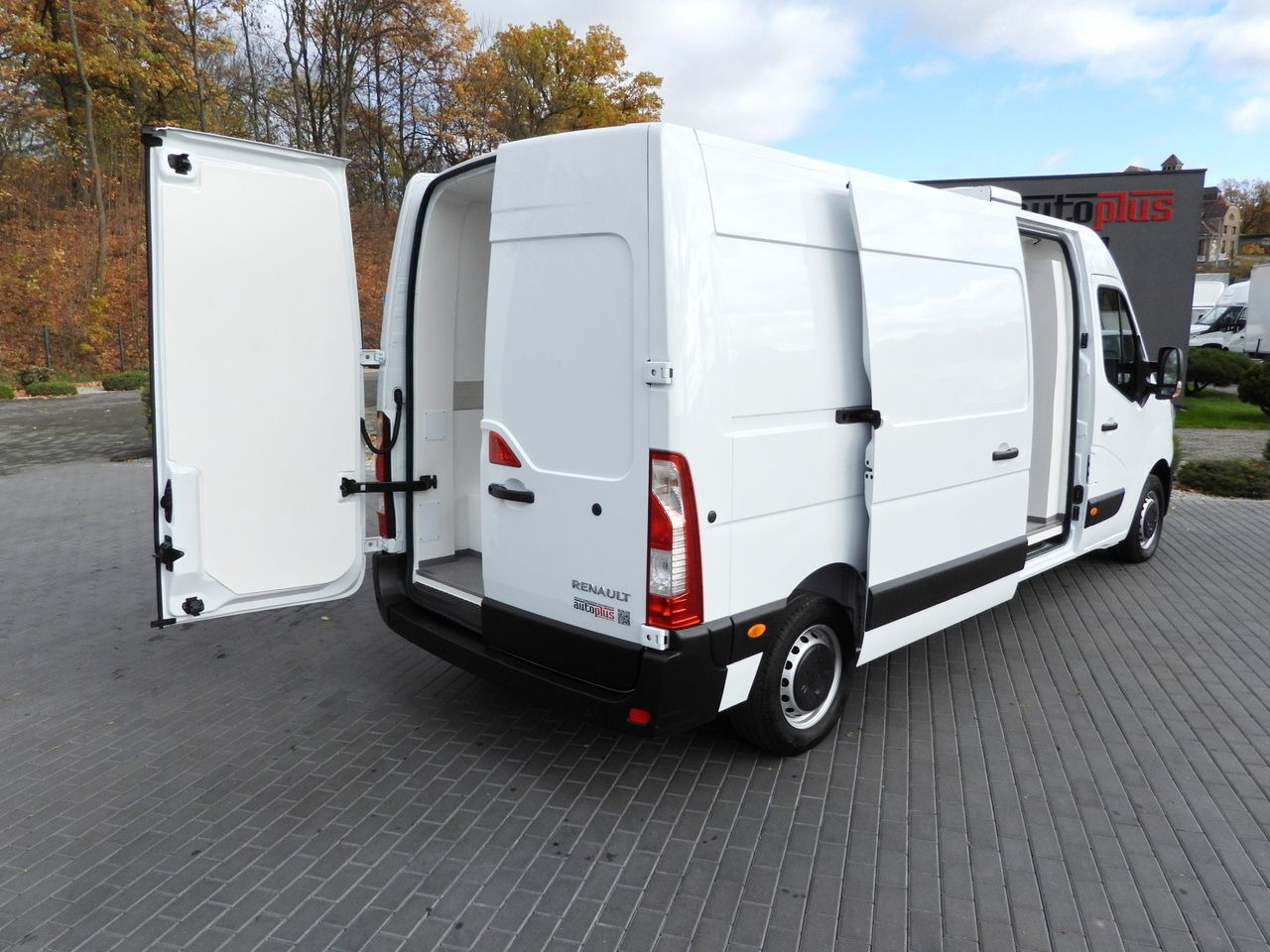 RENAULT MASTER REFRIGERATOR VAN 0*C CRUISE CONTROL LED LIGHTS AIR CONDITIONING 135HP - Koelwagen: afbeelding 3 RENAULT MASTER REFRIGERATOR VAN 0*C CRUISE CONTROL LED LIGHTS AIR CONDITIONING 135HP - Koelwagen: afbeelding 3