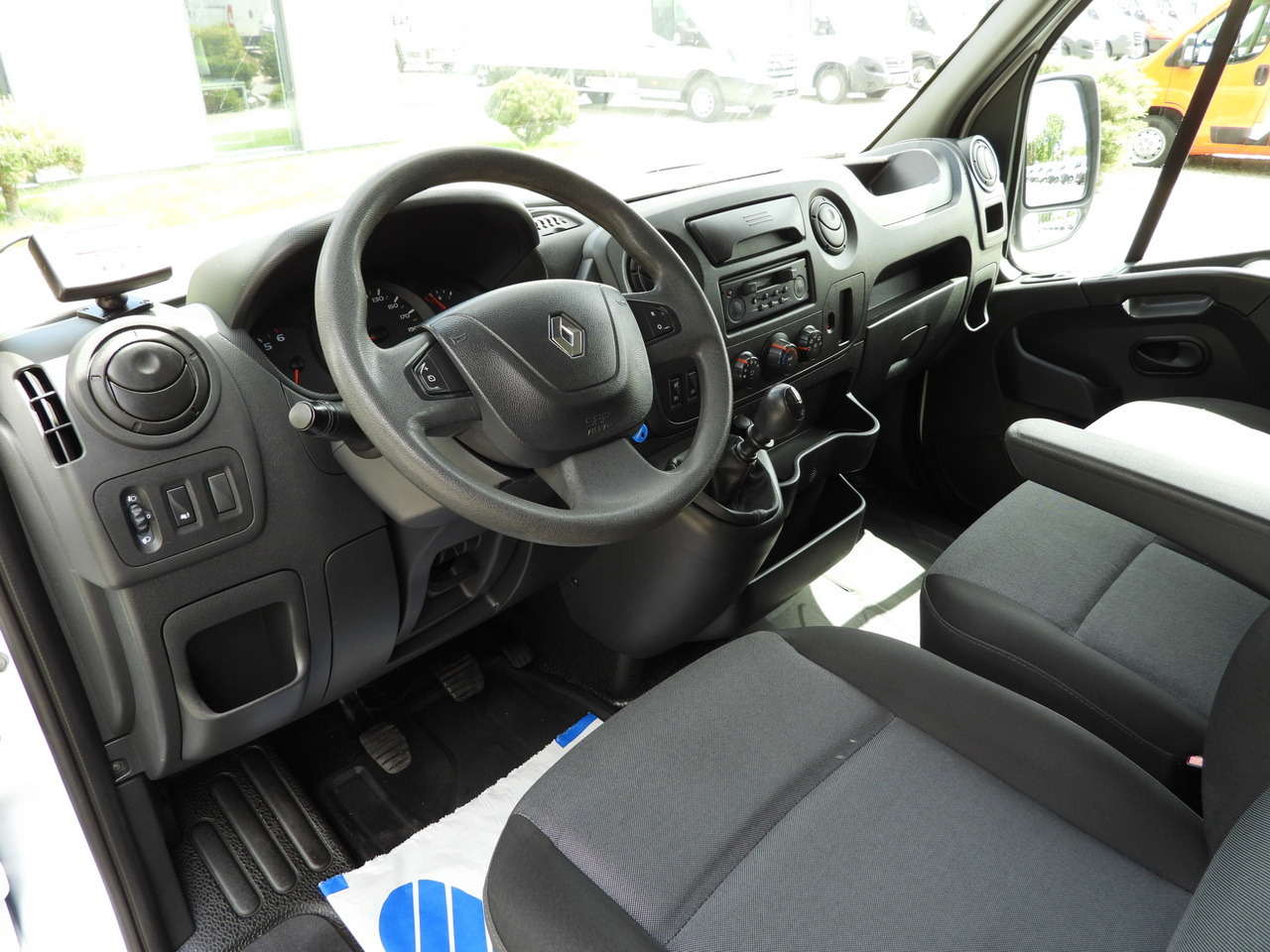 RENAULT MASTER REFRIGERATOR VAN -20*C POWER SUPPLY 230V CRUISE CONTROL AIR CONDITIONING 145HP - Koelwagen: afbeelding 2 RENAULT MASTER REFRIGERATOR VAN -20*C POWER SUPPLY 230V CRUISE CONTROL AIR CONDITIONING 145HP - Koelwagen: afbeelding 2