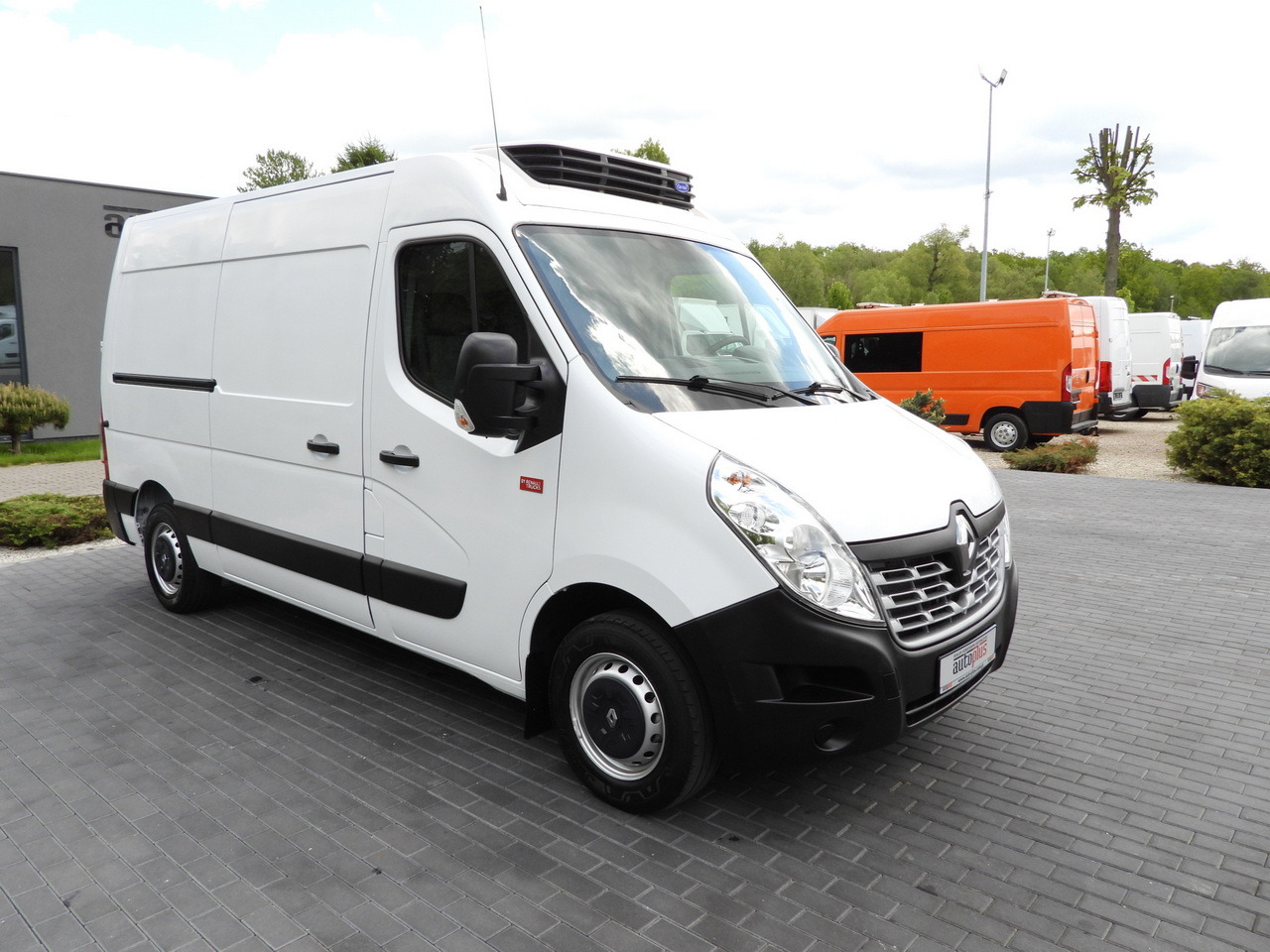 RENAULT MASTER REFRIGERATOR VAN -20*C POWER SUPPLY 230V CRUISE CONTROL AIR CONDITIONING 145HP - Koelwagen: afbeelding 4 RENAULT MASTER REFRIGERATOR VAN -20*C POWER SUPPLY 230V CRUISE CONTROL AIR CONDITIONING 145HP - Koelwagen: afbeelding 4