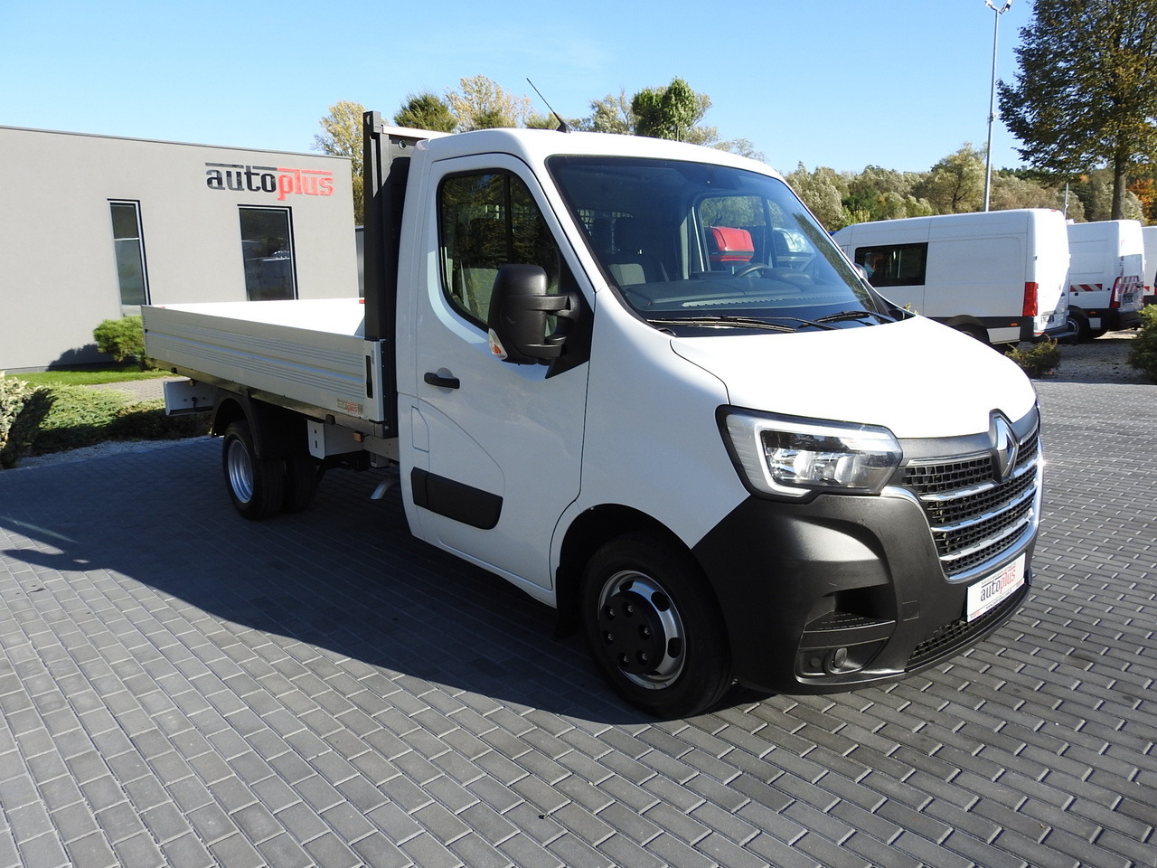 RENAULT MASTER STAKE BODY CRUISE CONTROL AIR CONDITIONING LED LIGHTS TWIN WHEELS 130HP - Bestelwagen met open laadbak: afbeelding 4 RENAULT MASTER STAKE BODY CRUISE CONTROL AIR CONDITIONING LED LIGHTS TWIN WHEELS 130HP - Bestelwagen met open laadbak: afbeelding 4