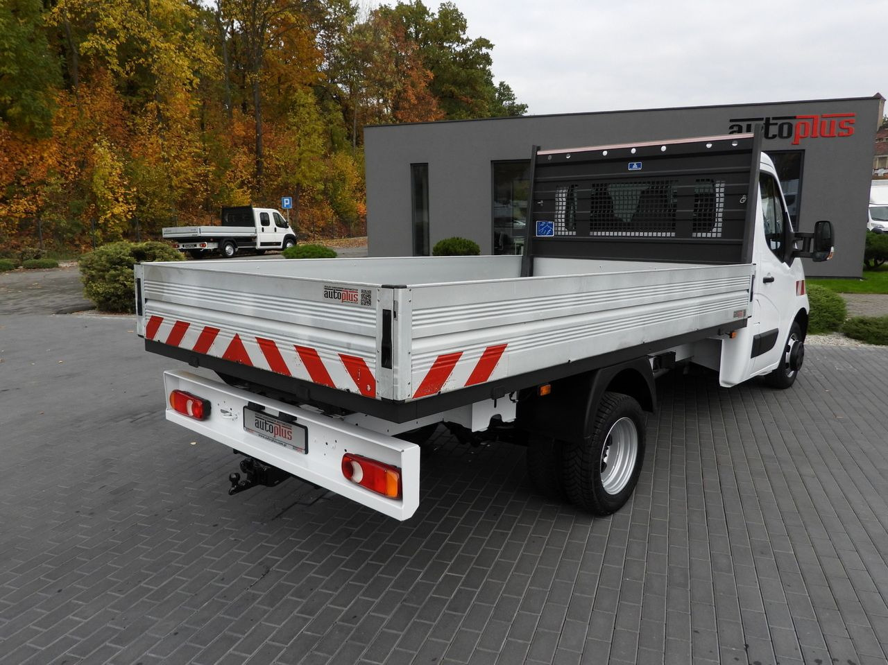 RENAULT MASTER STAKE BODY CRUISE CONTROL NAVIGATION TWIN WHEELS AIR CONDITIONING  130HP - Bestelwagen met open laadbak: afbeelding 3 RENAULT MASTER STAKE BODY CRUISE CONTROL NAVIGATION TWIN WHEELS AIR CONDITIONING  130HP - Bestelwagen met open laadbak: afbeelding 3