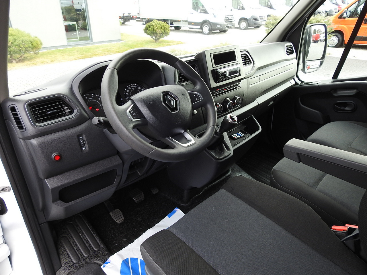 RENAULT MASTER TARPAULIN 10 PALLETS CRUISE CONTROL AIR CONDITIONING LED LIGHTS PNEUMATICS 165HP - Huifzeil bedrijfswagen: afbeelding 2 RENAULT MASTER TARPAULIN 10 PALLETS CRUISE CONTROL AIR CONDITIONING LED LIGHTS PNEUMATICS 165HP - Huifzeil bedrijfswagen: afbeelding 2
