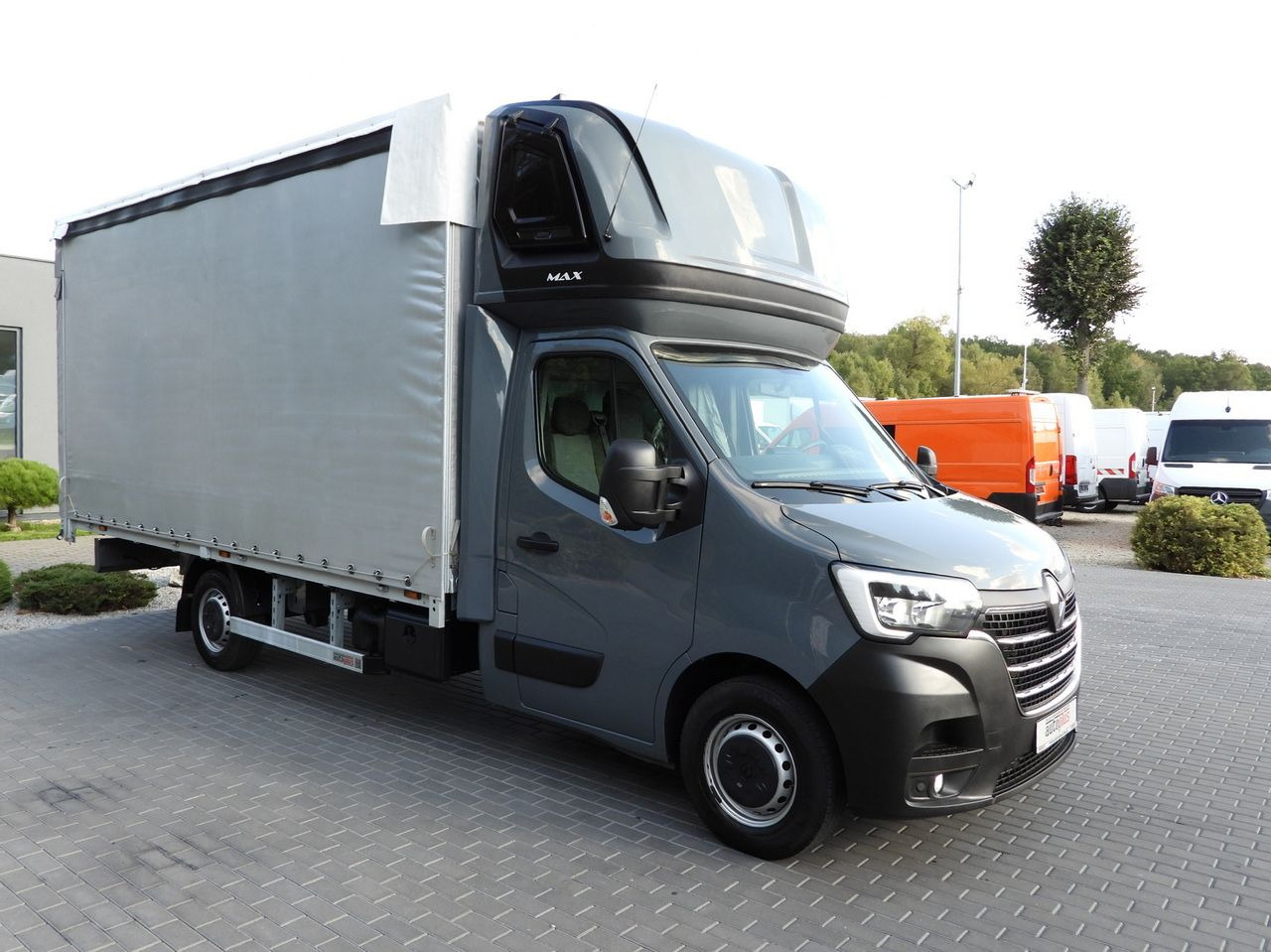 RENAULT MASTER TARPAULIN 10 PALLETS WEBASTO CRUISE CONTROL LED LIGHTS PNEUMATICS AIR CONDITIONING 165HP - Huifzeil bedrijfswagen: afbeelding 4 RENAULT MASTER TARPAULIN 10 PALLETS WEBASTO CRUISE CONTROL LED LIGHTS PNEUMATICS AIR CONDITIONING 165HP - Huifzeil bedrijfswagen: afbeelding 4