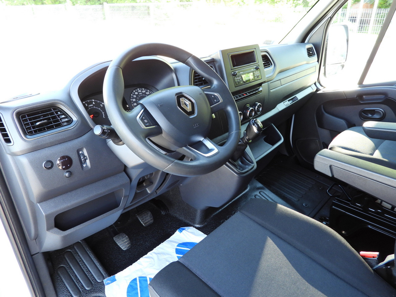 RENAULT MASTER TARPAULIN 10 PALLETS WEBASTO CRUISE CONTROL LED LIGHTS PNEUMATICS AIR CONDITIONING 165HP - Huifzeil bedrijfswagen: afbeelding 2 RENAULT MASTER TARPAULIN 10 PALLETS WEBASTO CRUISE CONTROL LED LIGHTS PNEUMATICS AIR CONDITIONING 165HP - Huifzeil bedrijfswagen: afbeelding 2