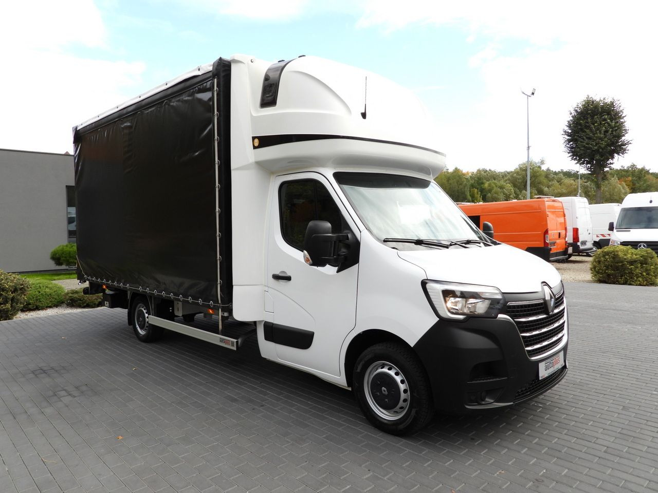 RENAULT MASTER TARPAULIN LIFT 10 PALLETS CRUISE CONTROL LED LIGHTS AIR CONDITIONING 165HP - Huifzeil bedrijfswagen: afbeelding 4 RENAULT MASTER TARPAULIN LIFT 10 PALLETS CRUISE CONTROL LED LIGHTS AIR CONDITIONING 165HP - Huifzeil bedrijfswagen: afbeelding 4