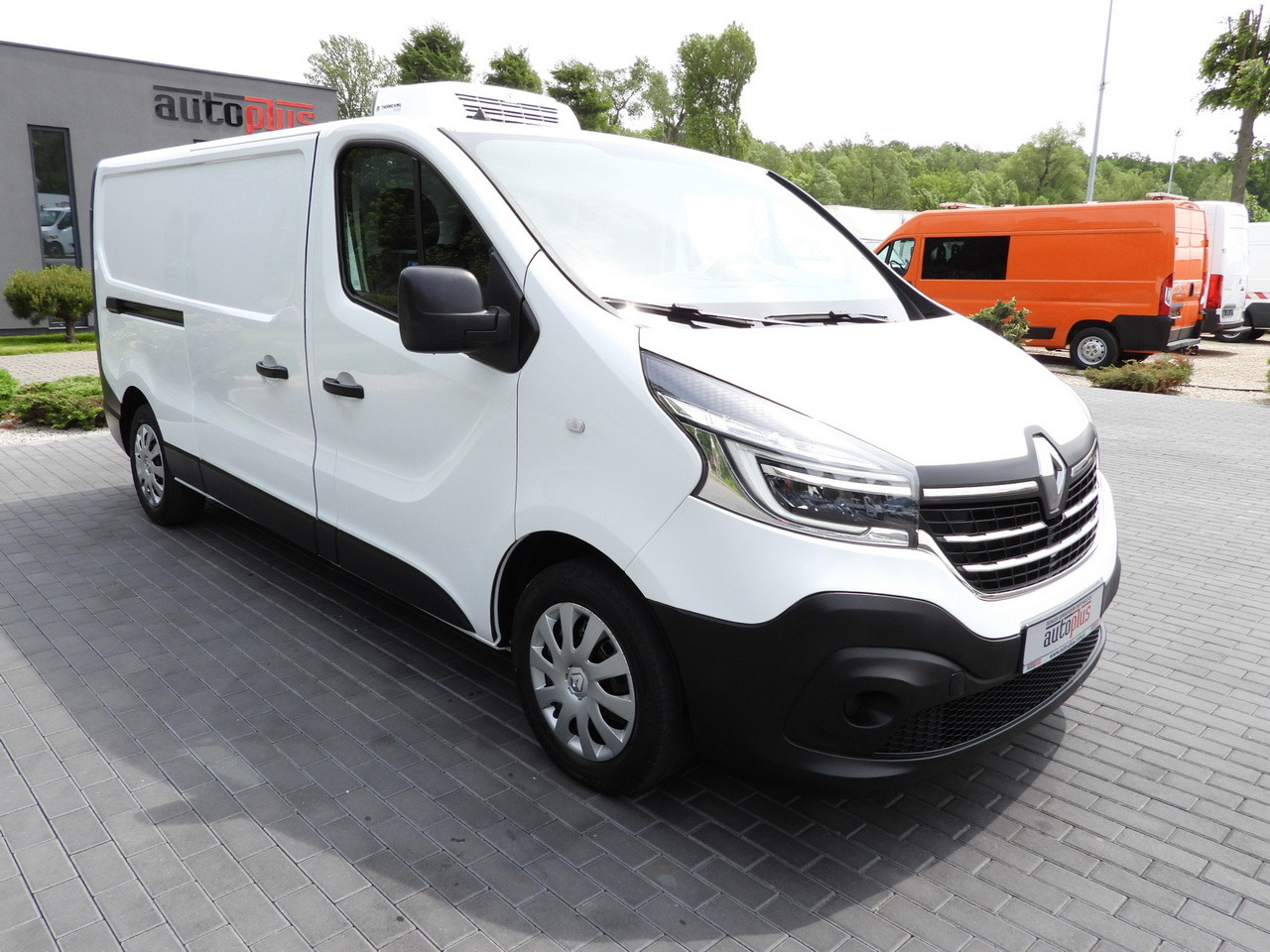 RENAULT TRAFIC REFRIGERATOR VAN 0*C CRUISE CONTROL LED LIGHTS AIR CONDITIONING 120HP - Koelwagen: afbeelding 4 RENAULT TRAFIC REFRIGERATOR VAN 0*C CRUISE CONTROL LED LIGHTS AIR CONDITIONING 120HP - Koelwagen: afbeelding 4