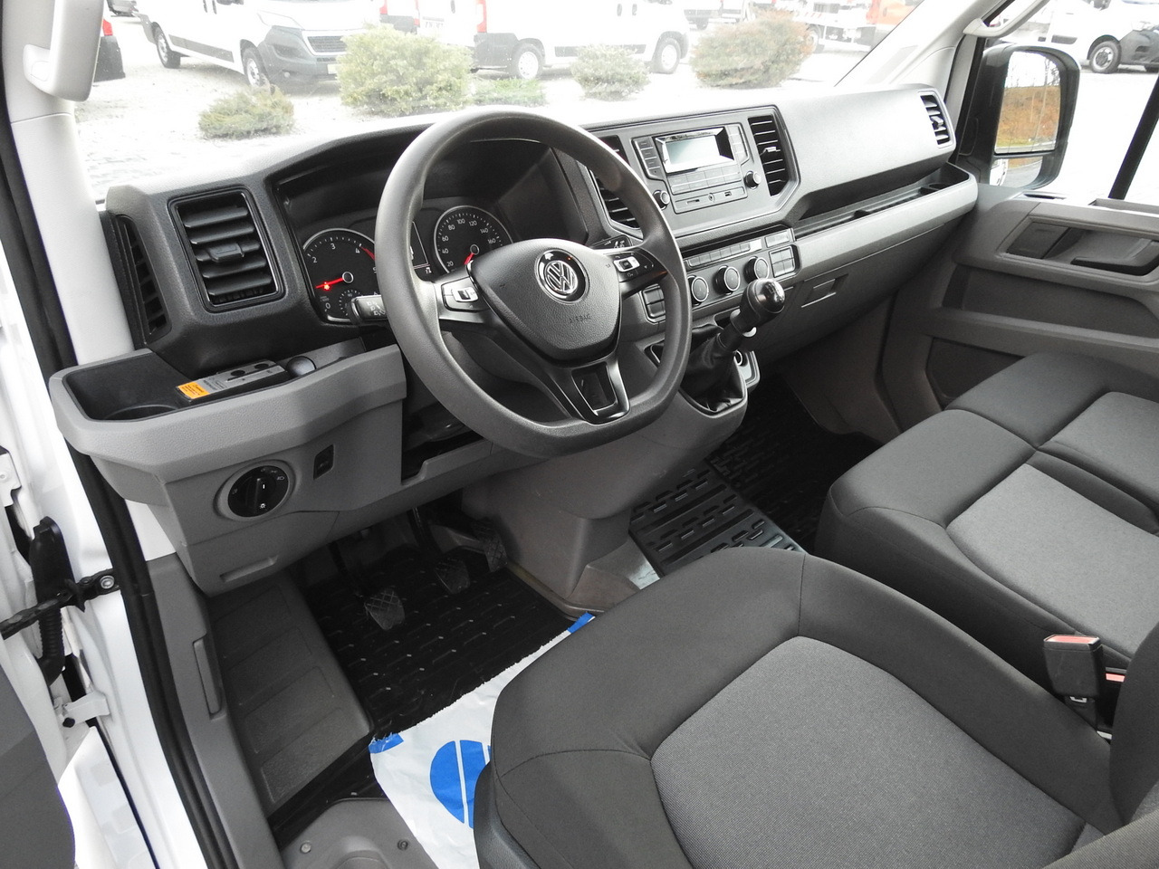 VOLKSWAGEN CRAFTER 4X4 4MOTION BOX DELIVERY VAN 7 SEATS AIR CONDITIONING  140HP - Gesloten bestelwagen: afbeelding 2 VOLKSWAGEN CRAFTER 4X4 4MOTION BOX DELIVERY VAN 7 SEATS AIR CONDITIONING  140HP - Gesloten bestelwagen: afbeelding 2