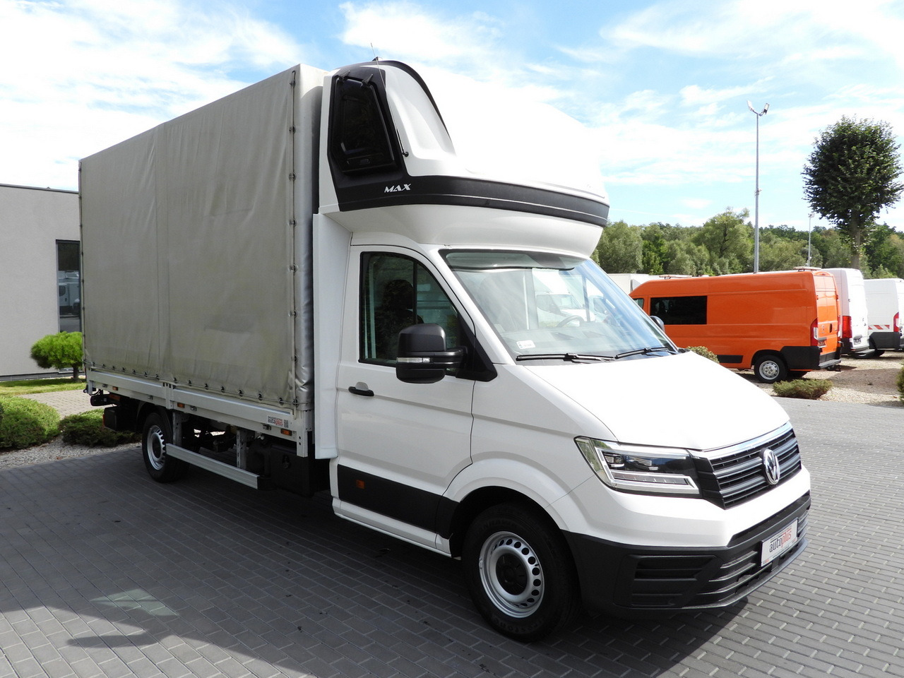 VOLKSWAGEN CRAFTER TARPAULIN LIFT 8 PALLETS WEBASTO CRUISE CONTROL LED LIGHTS AIR CONDITIONING 180HP - Huifzeil bedrijfswagen: afbeelding 4 VOLKSWAGEN CRAFTER TARPAULIN LIFT 8 PALLETS WEBASTO CRUISE CONTROL LED LIGHTS AIR CONDITIONING 180HP - Huifzeil bedrijfswagen: afbeelding 4